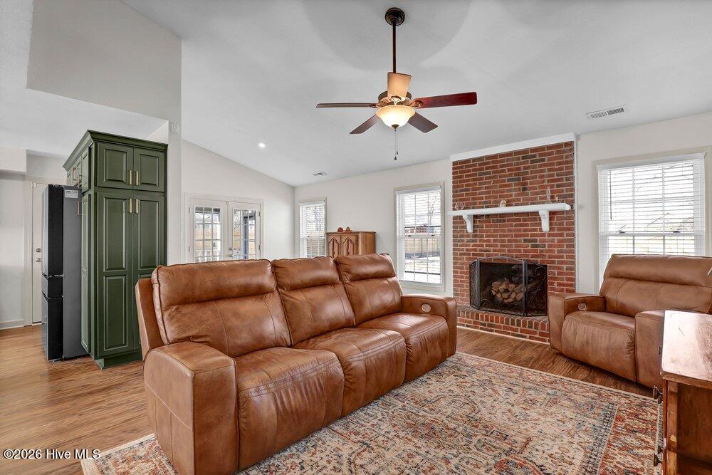 100557647 | Photo 12