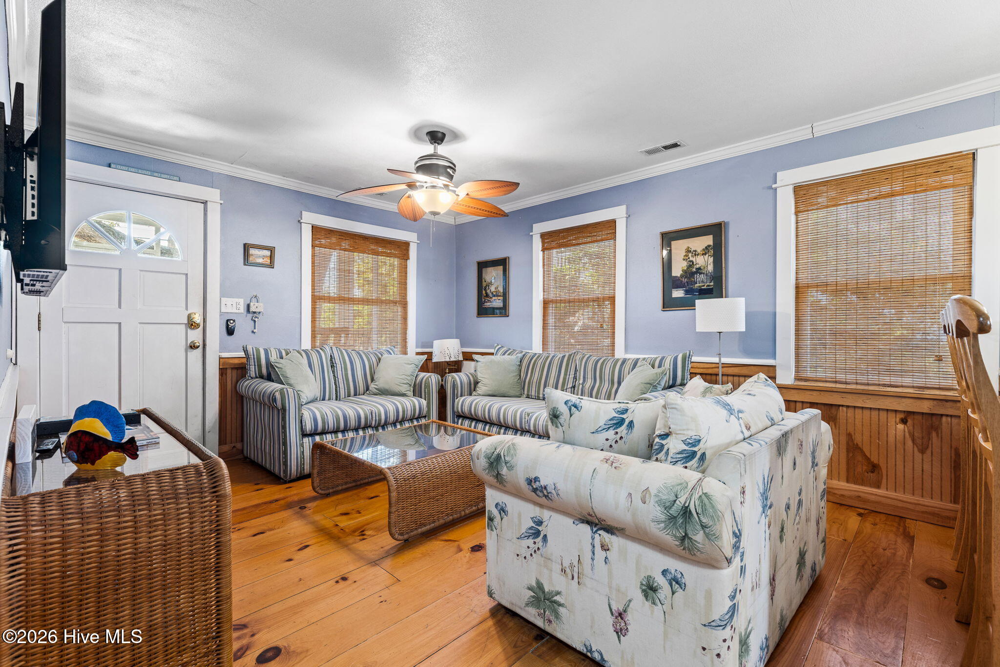 100557713 | Photo 11