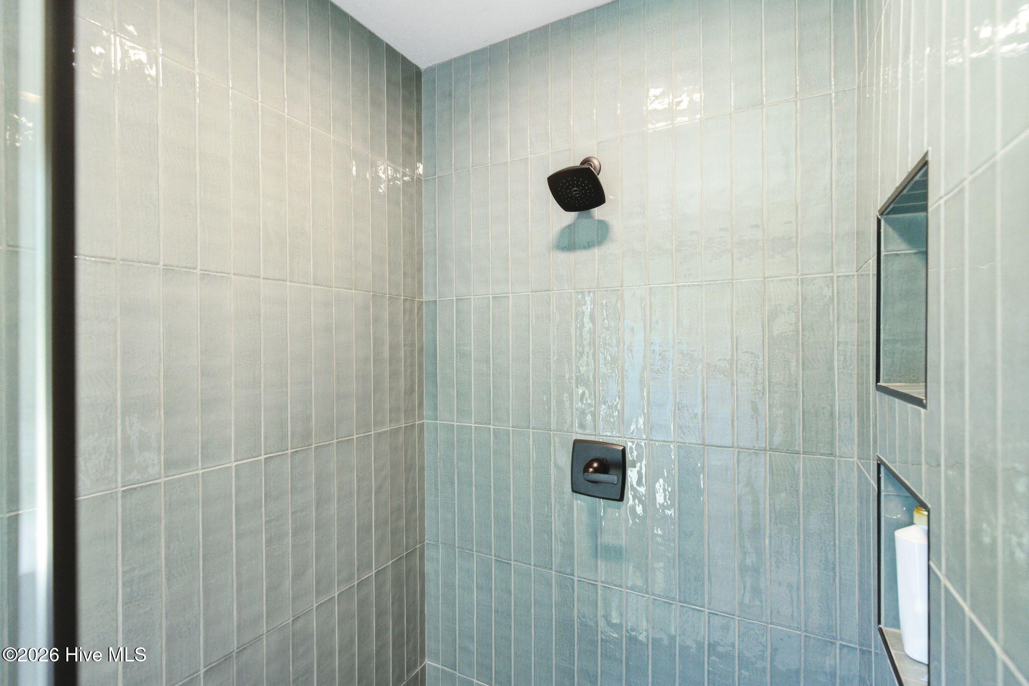 100568012 | Photo 39