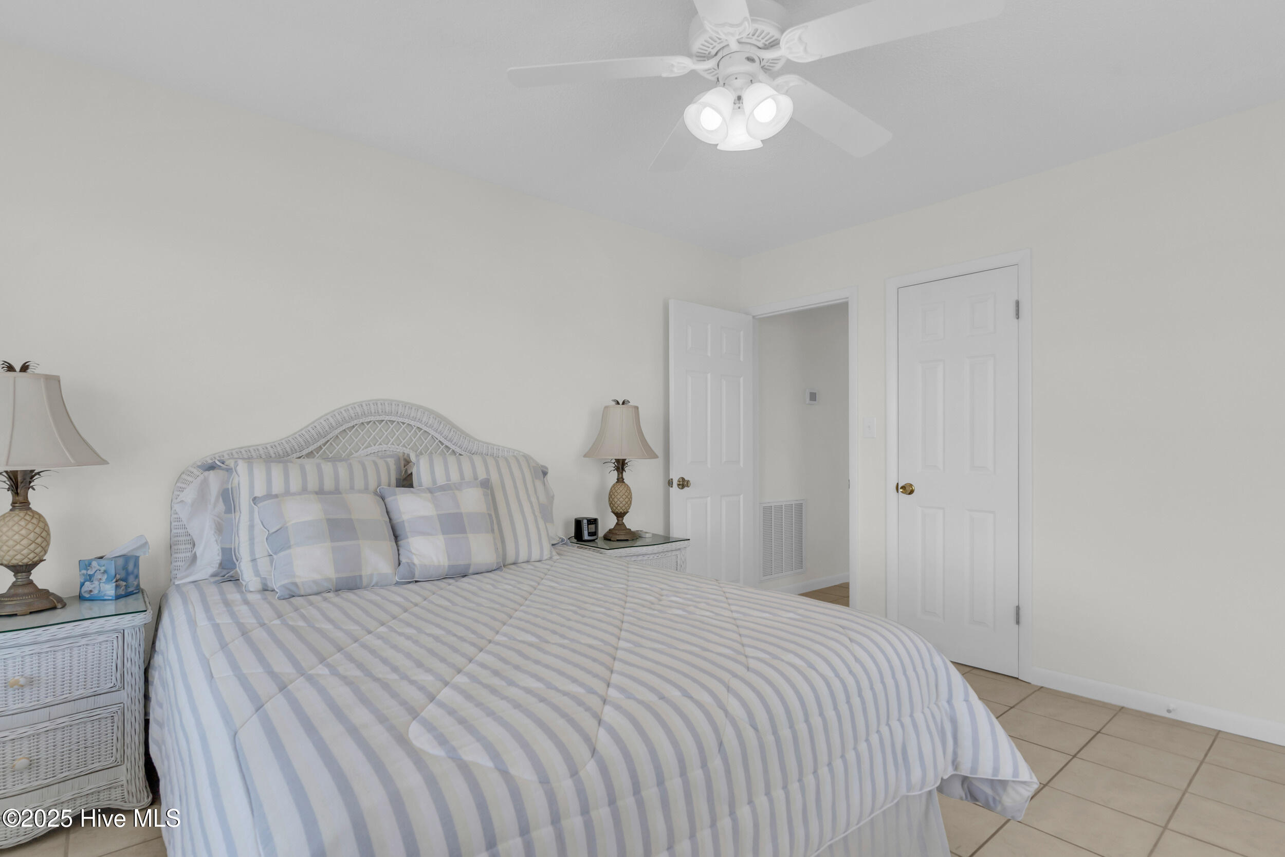 100521626 | Photo 23