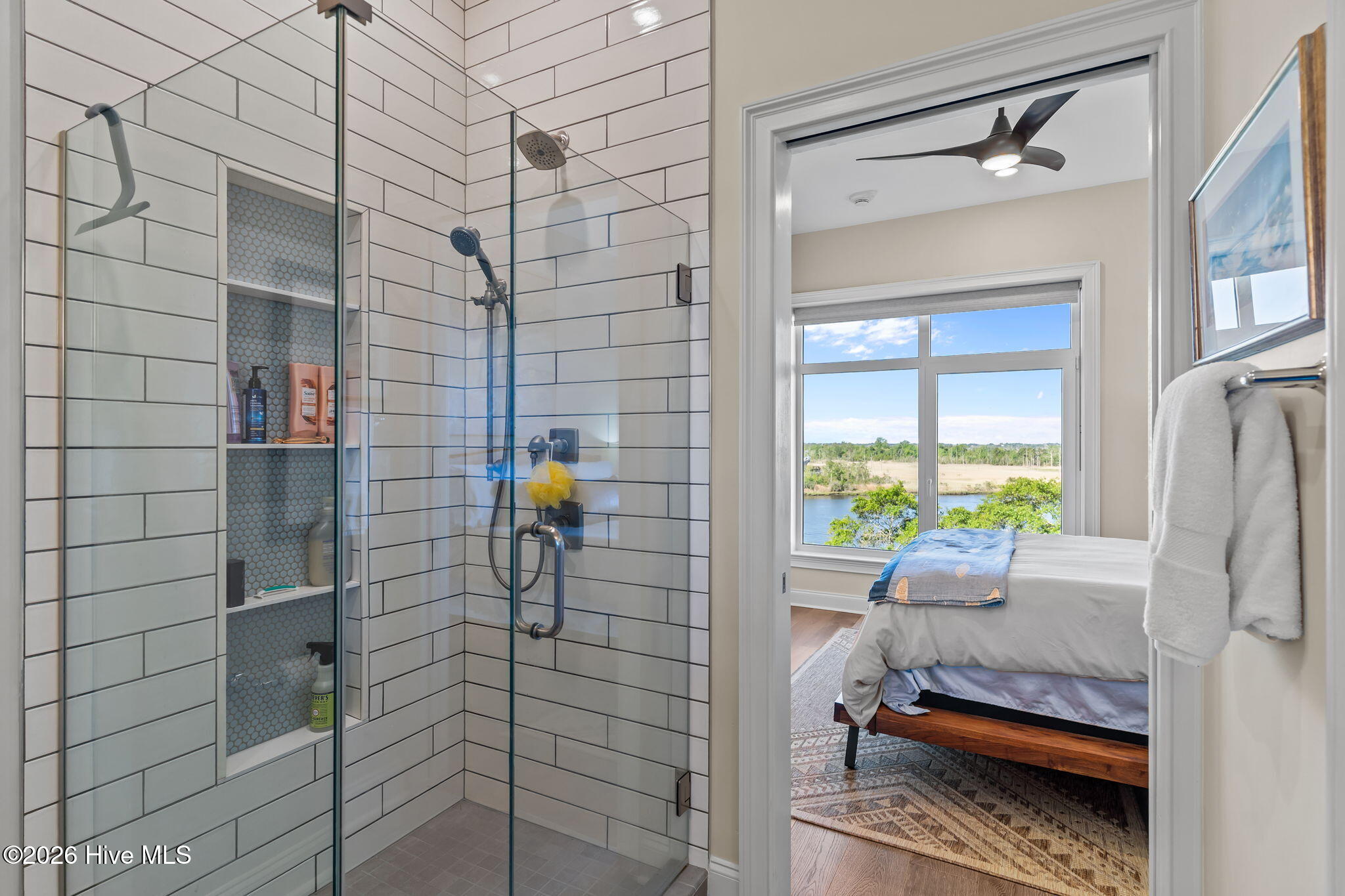 100565283 | Photo 26