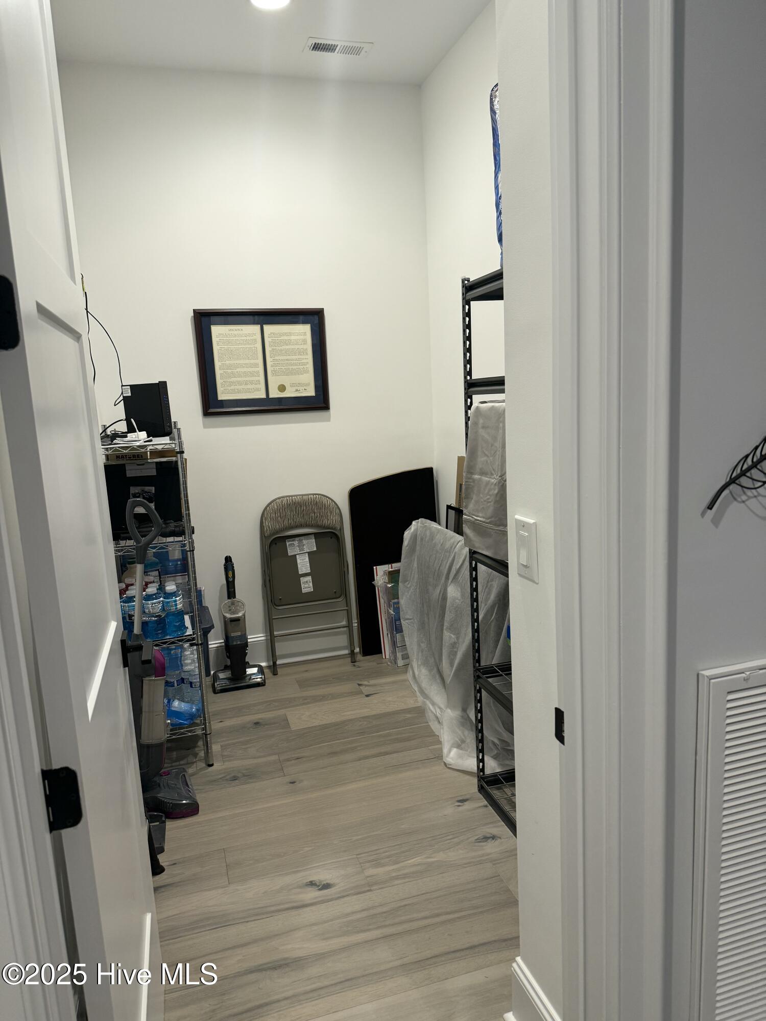 100547698 | Photo 41