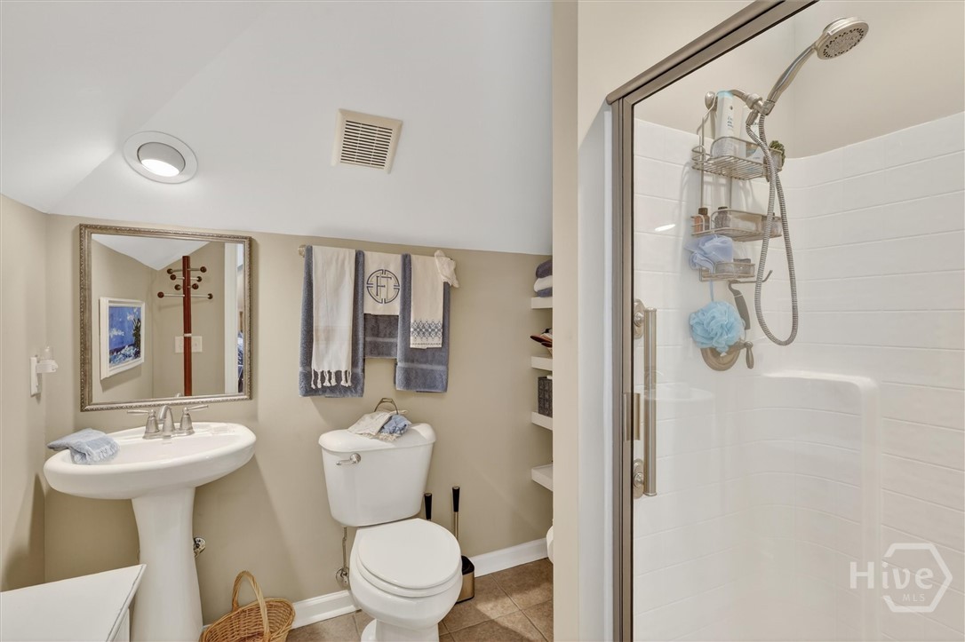 Upstairs guest bath