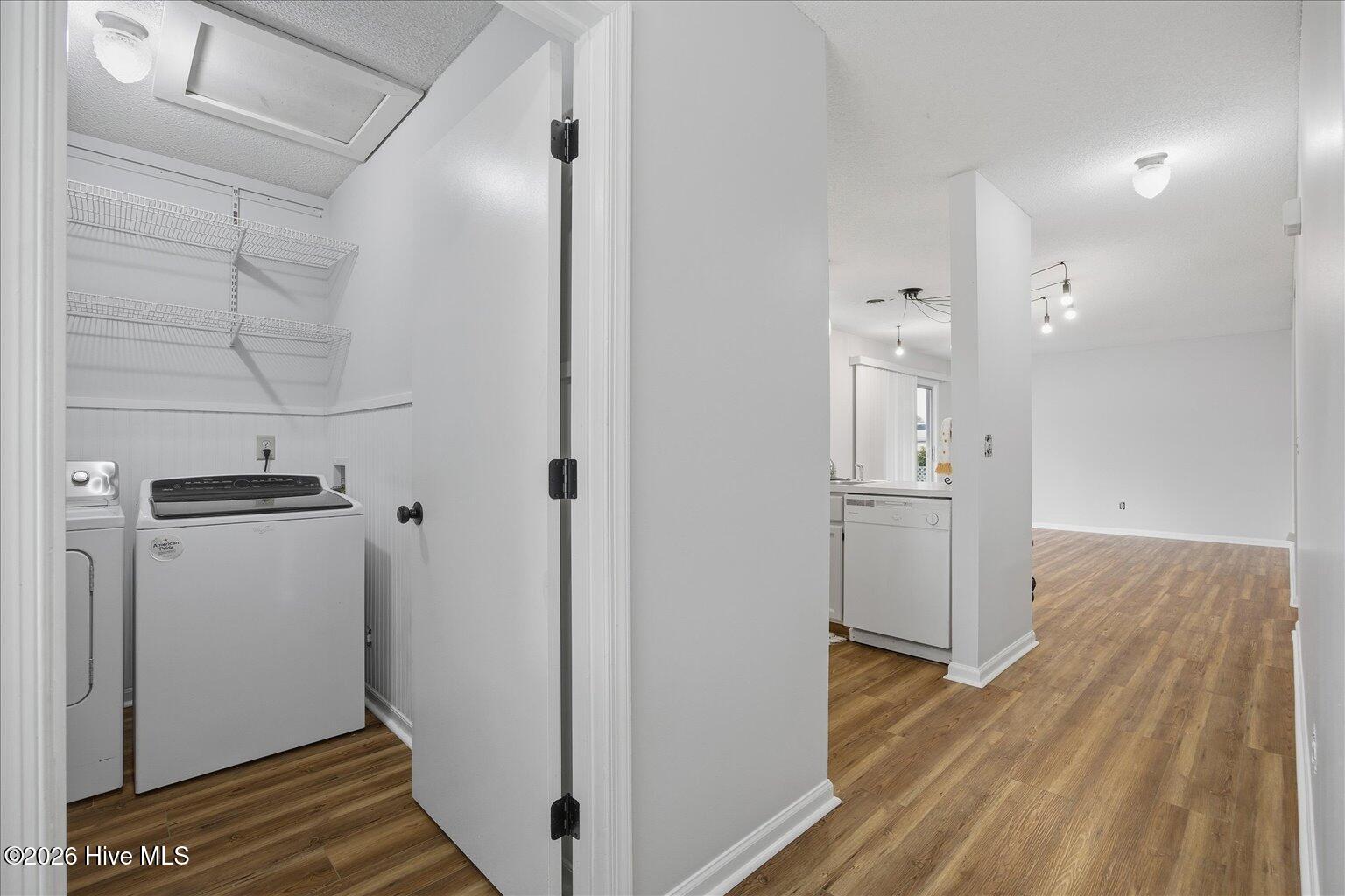 100548527 | Photo 25