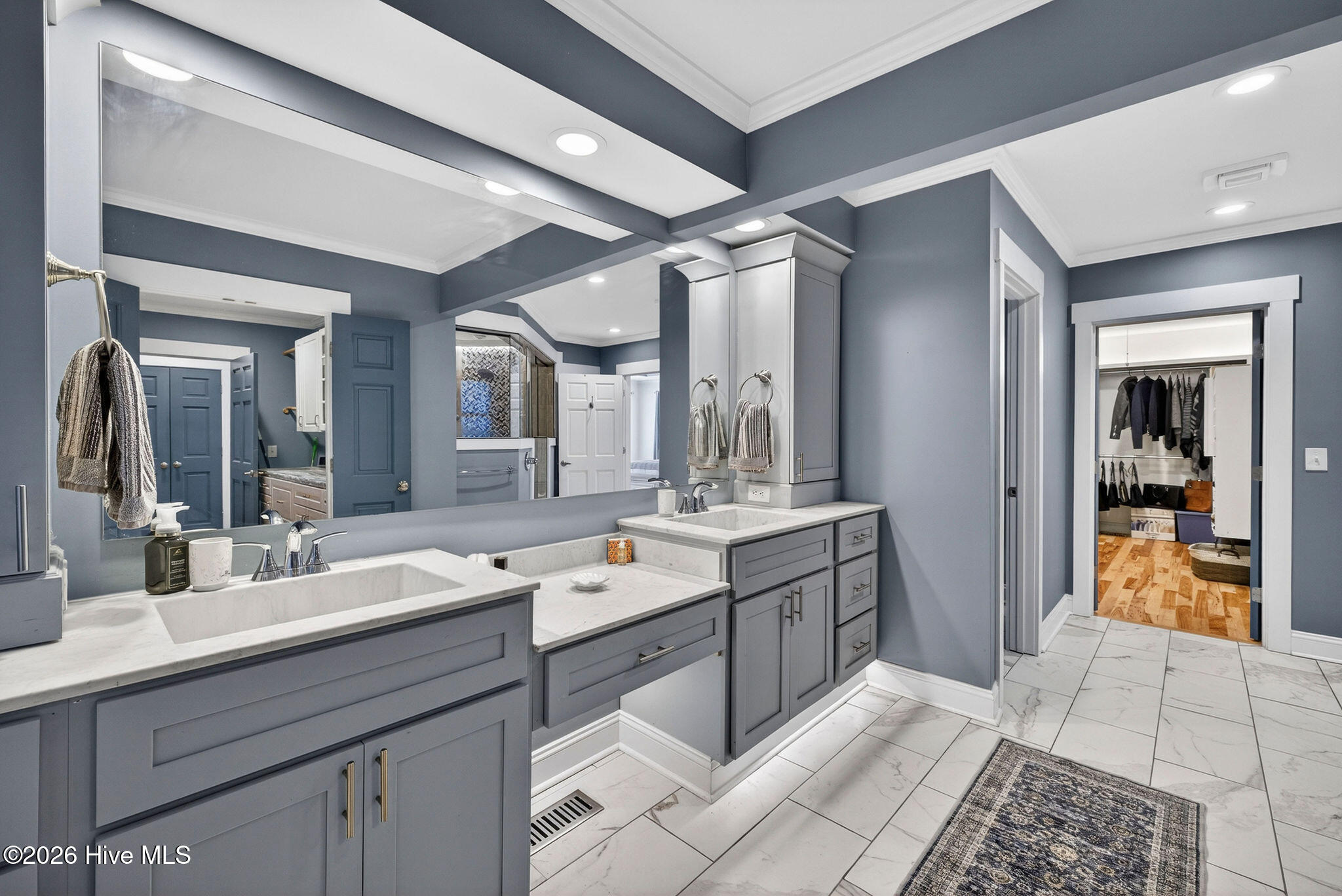 100567485 | Photo 30