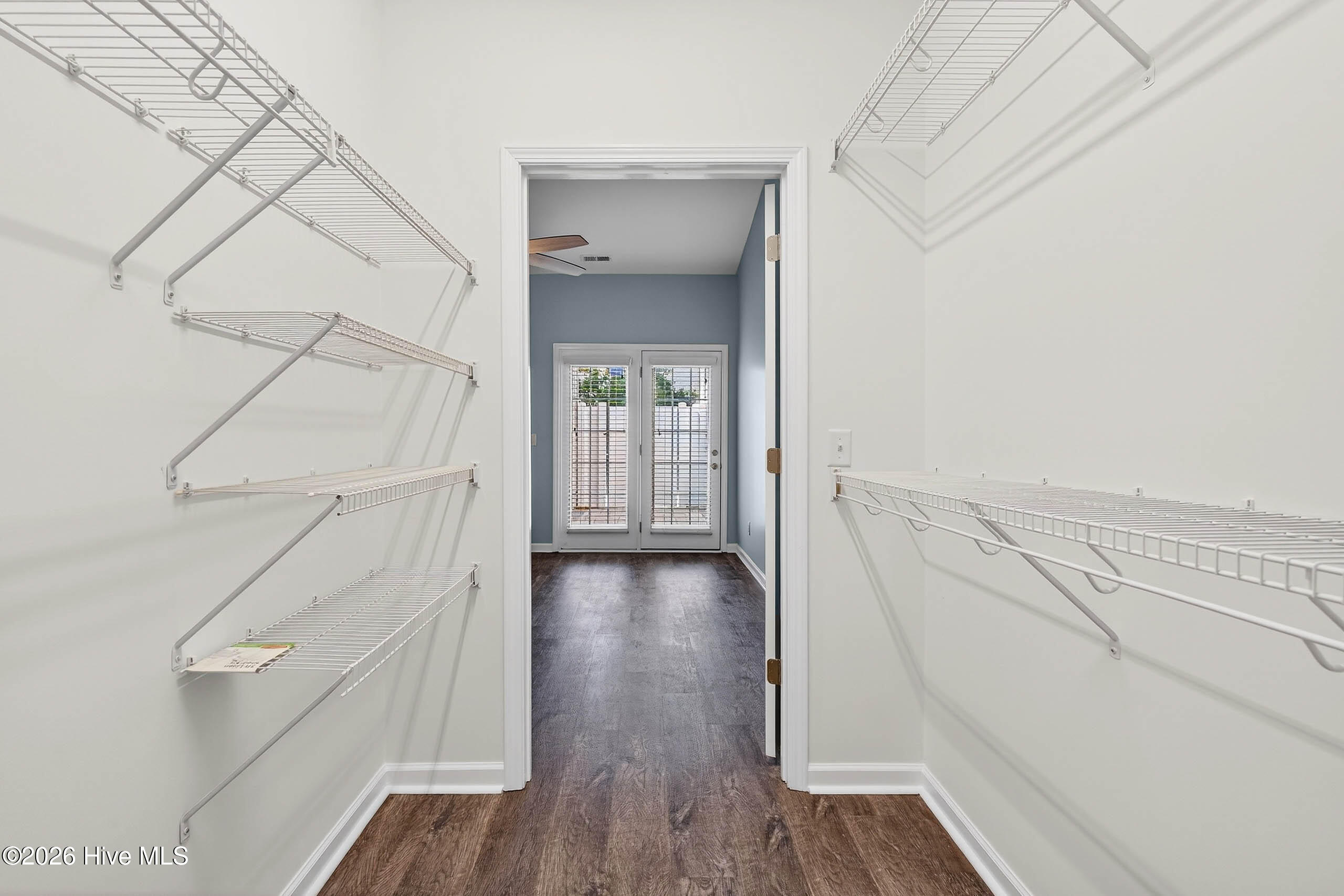 100564275 | Photo 18