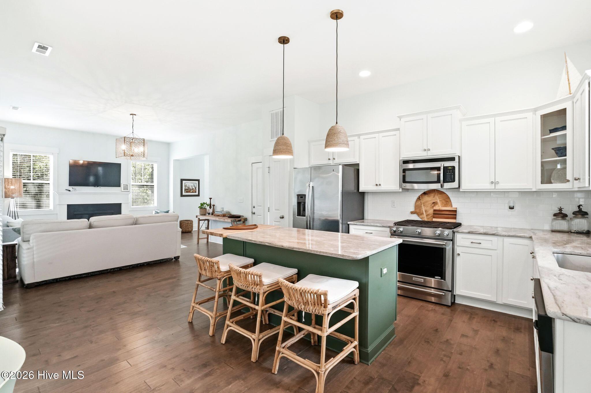 100565220 | Photo 17