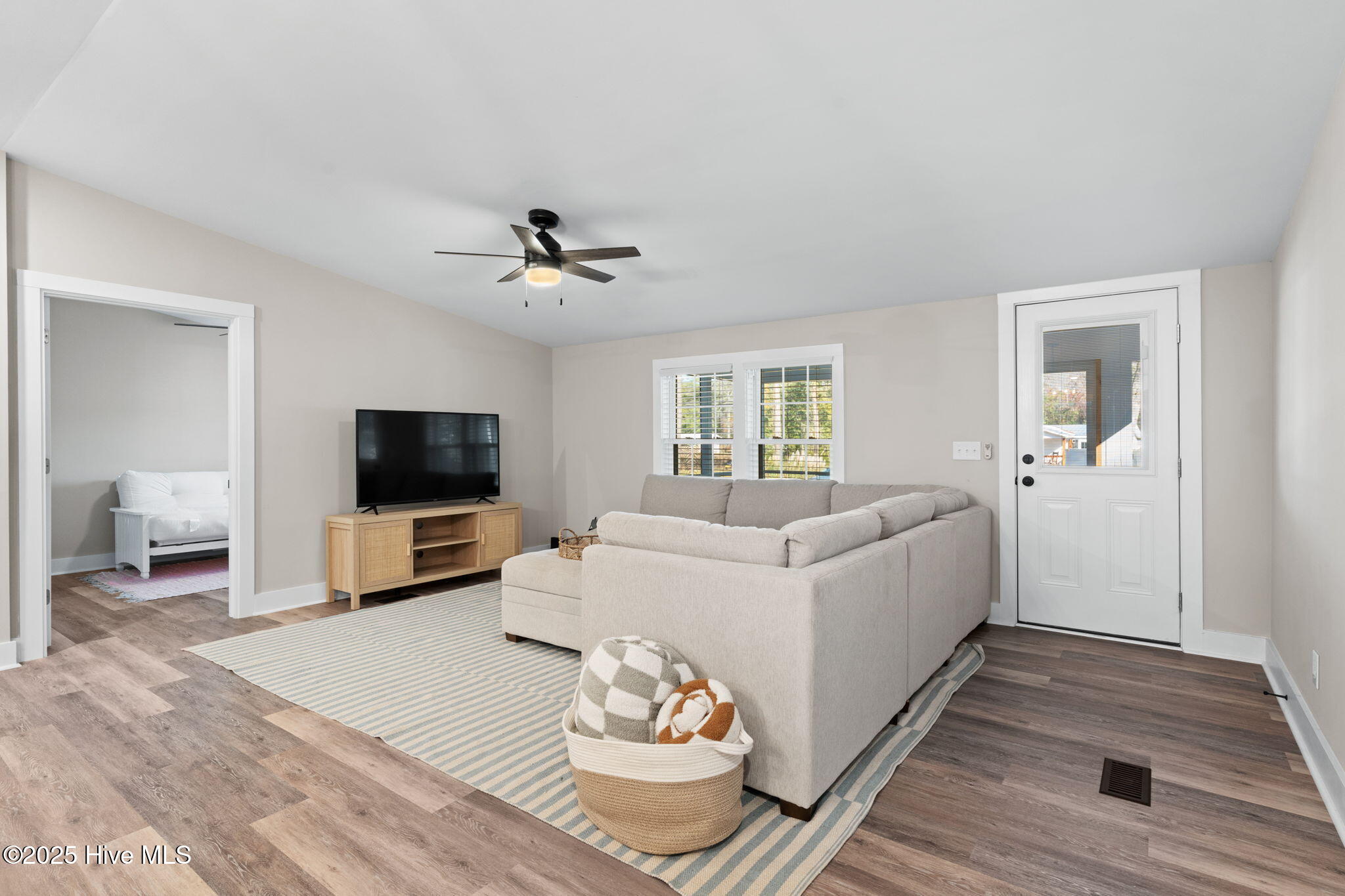 100545066 | Photo 11