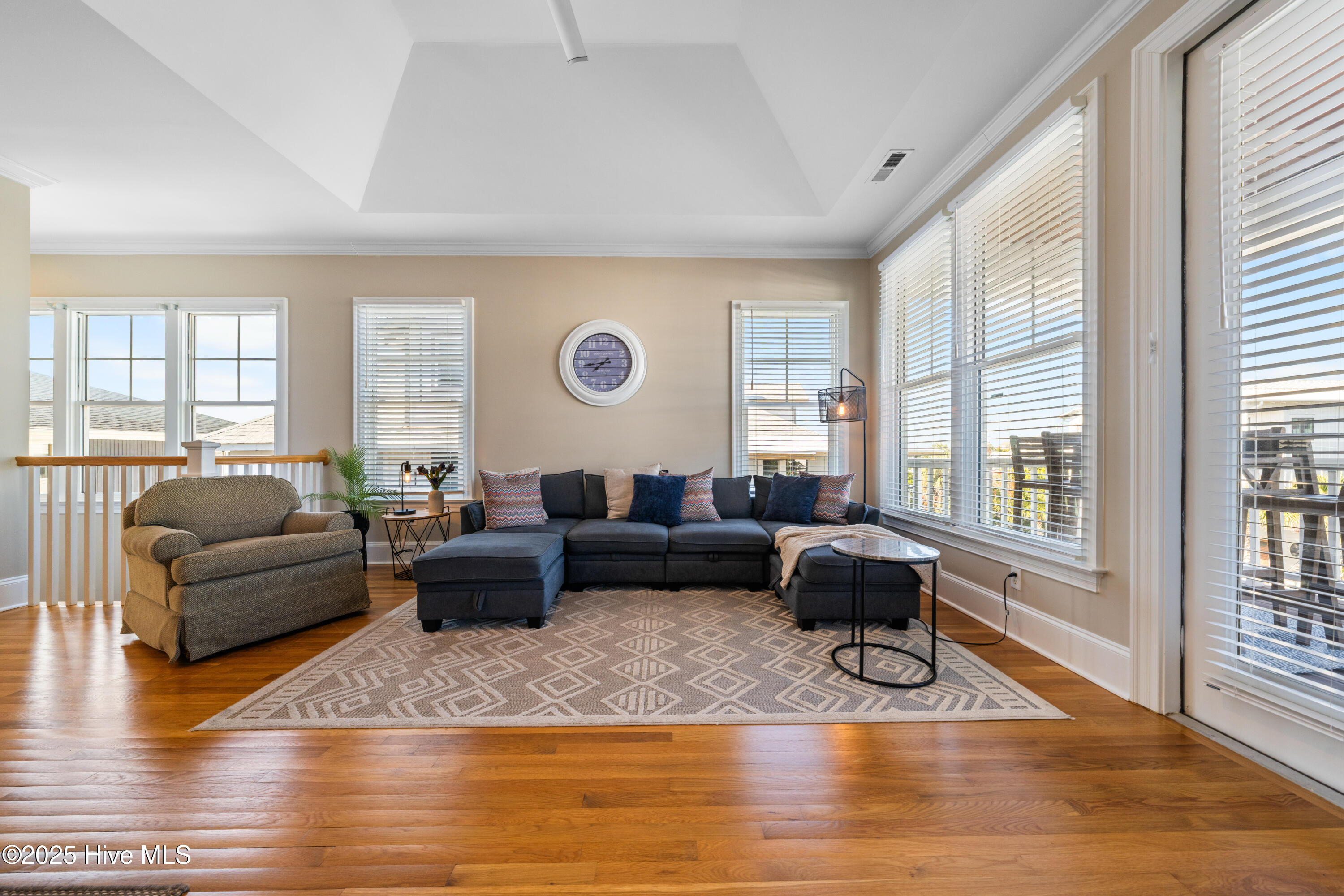 100541369 | Photo 32