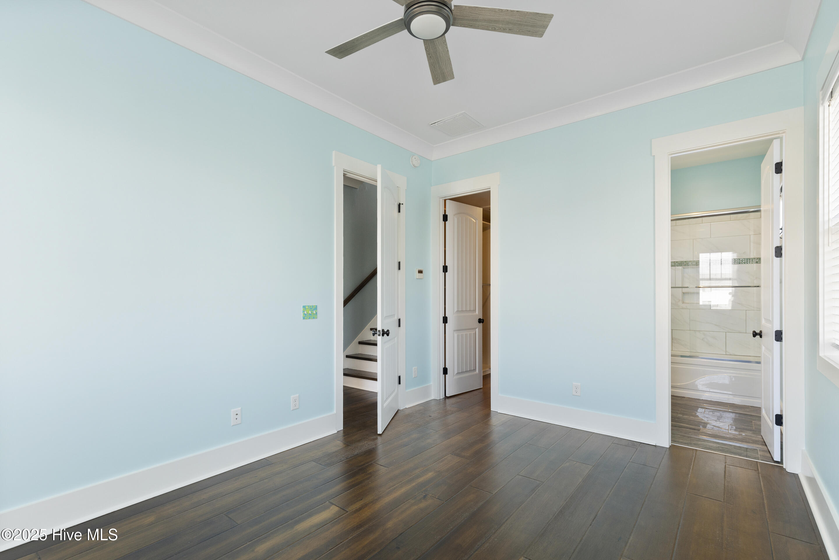 100546284 | Photo 34