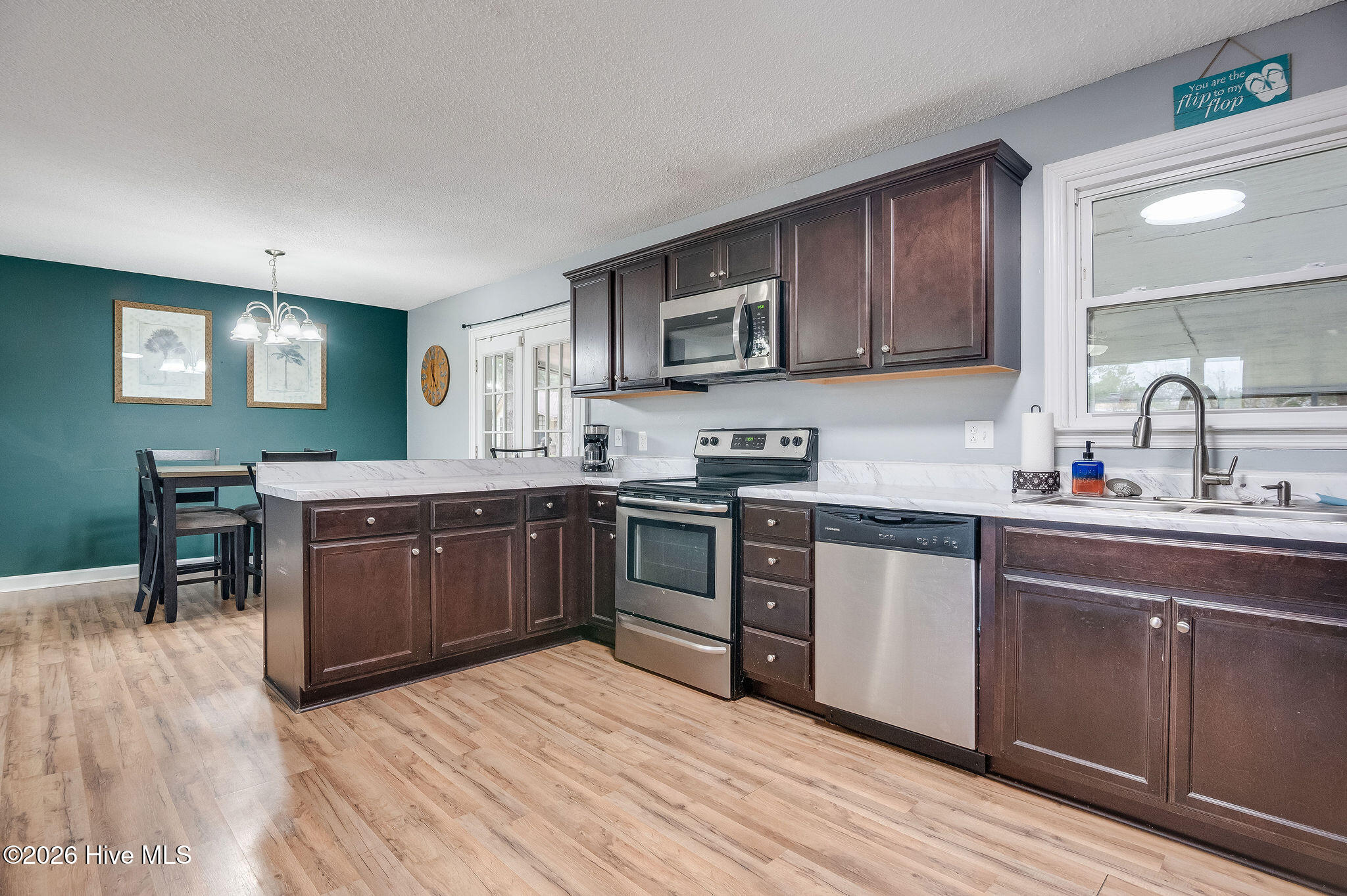 100555937 | Photo 11