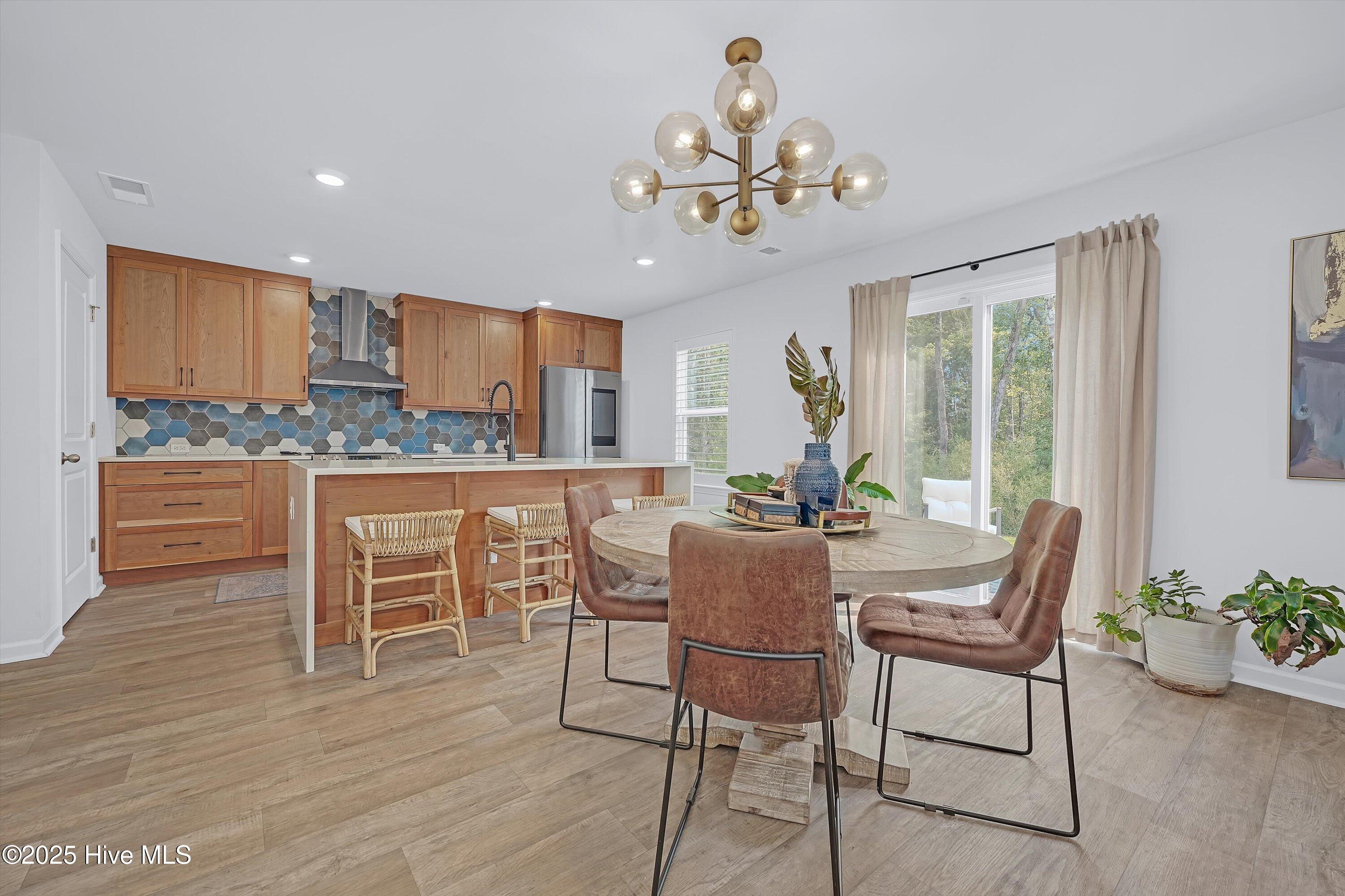 100511892 | Photo 11