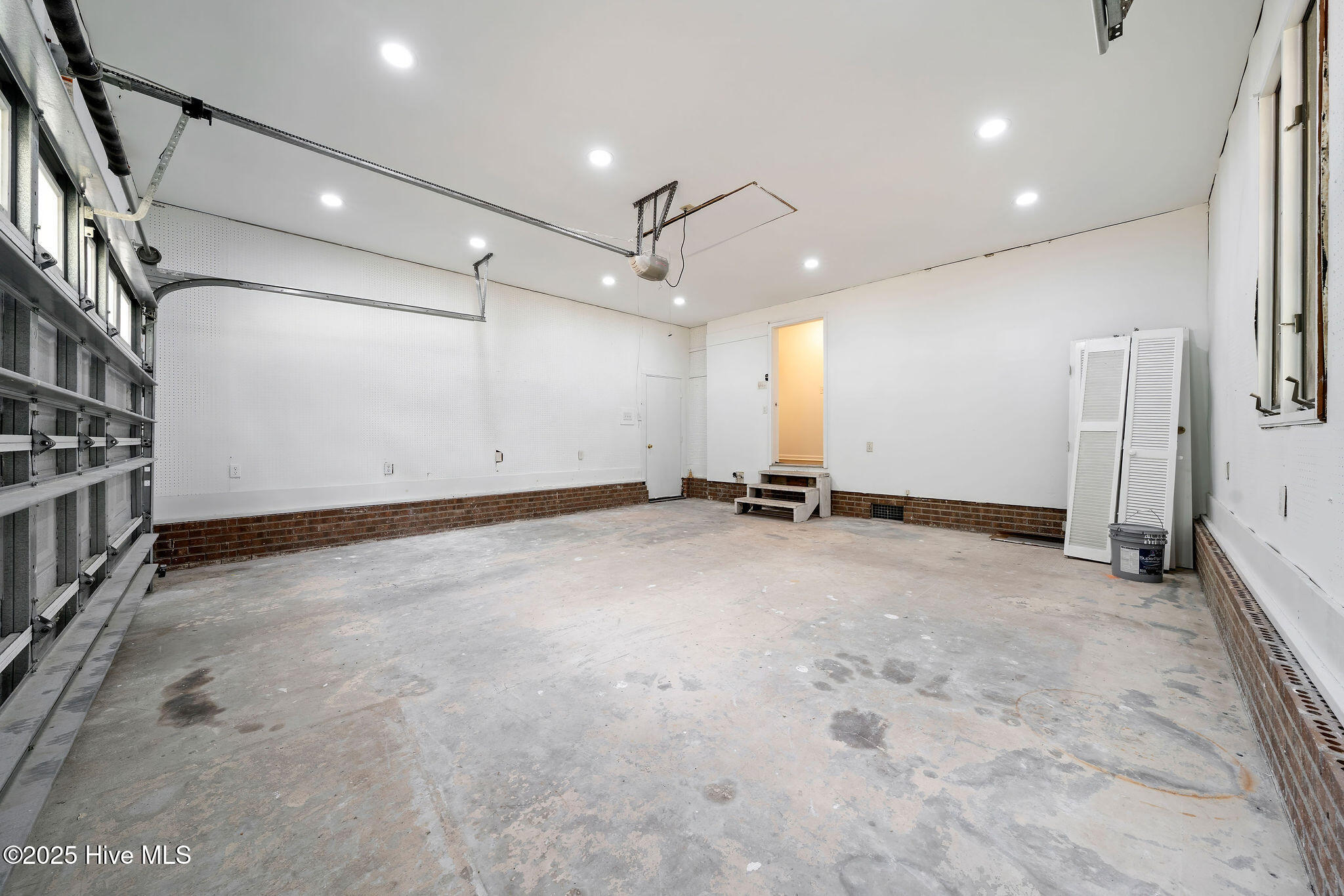 100522130 | Photo 38