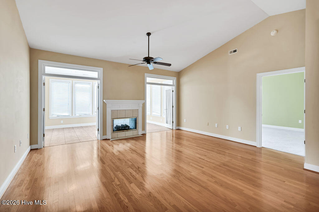 100565781 | Photo 13