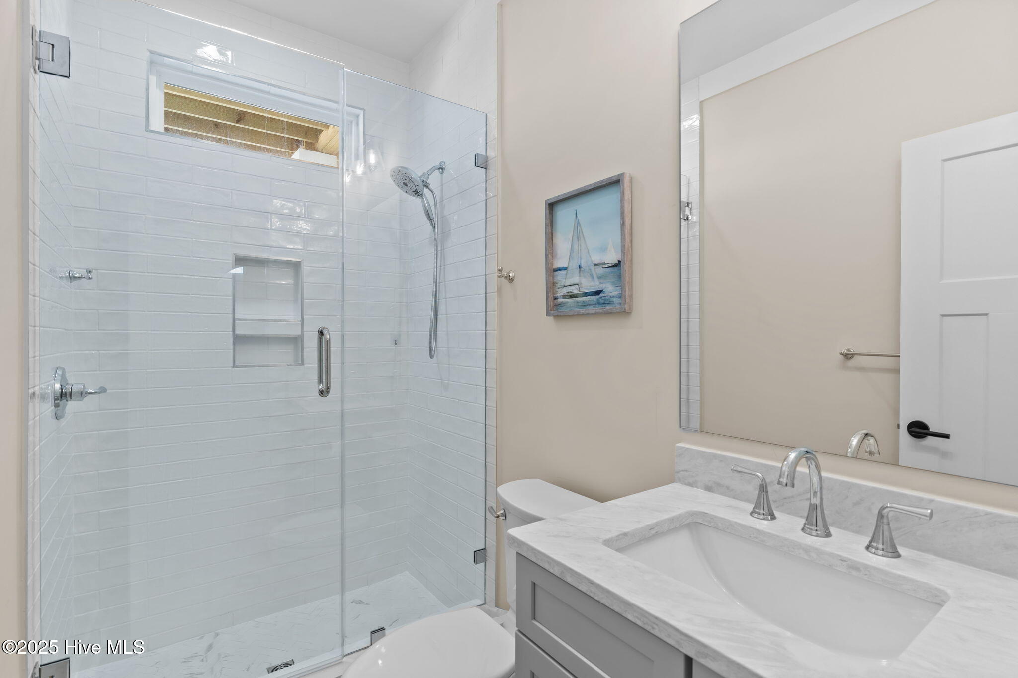 100545379 | Photo 35