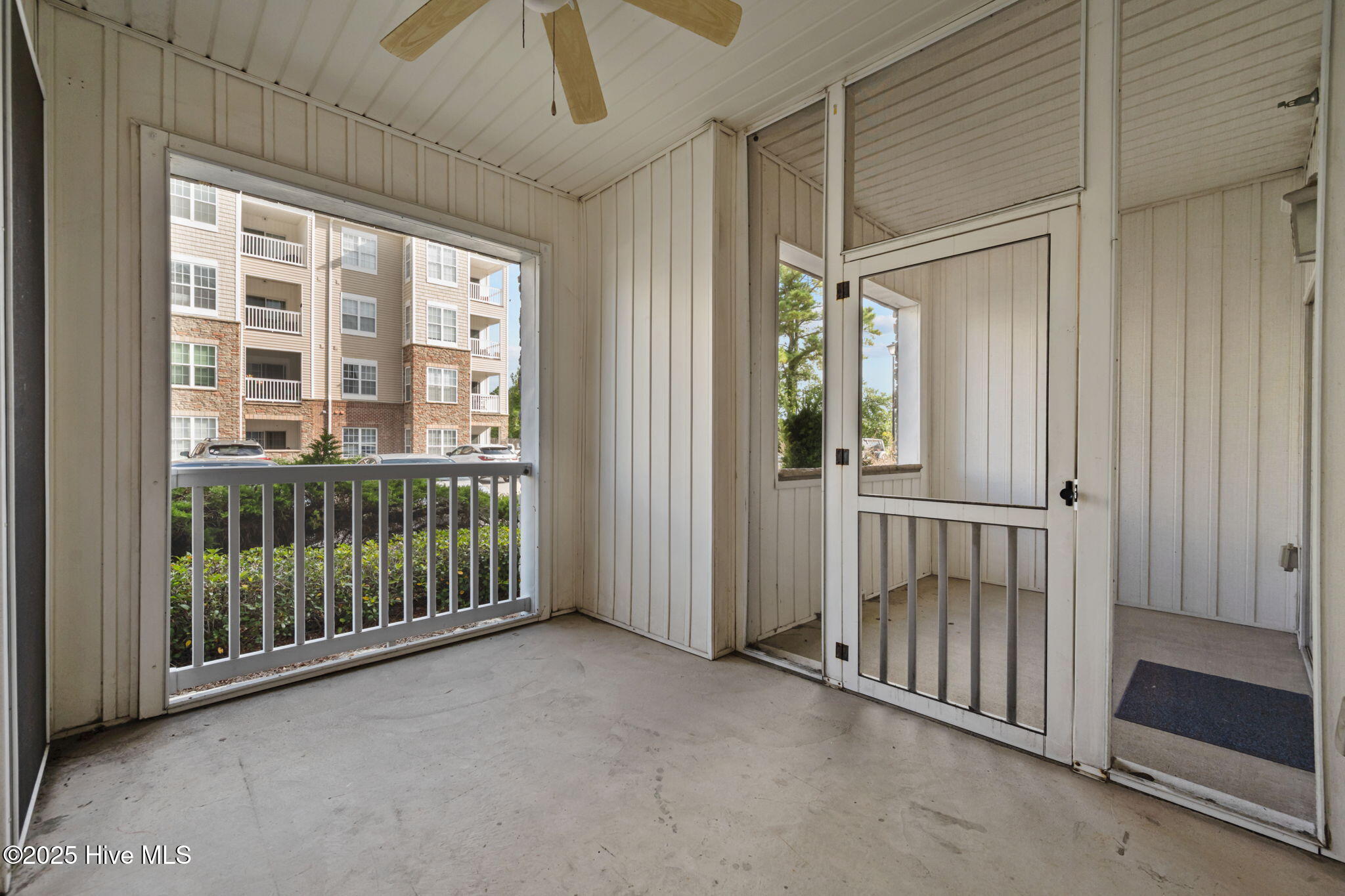 100506684 | Photo 35