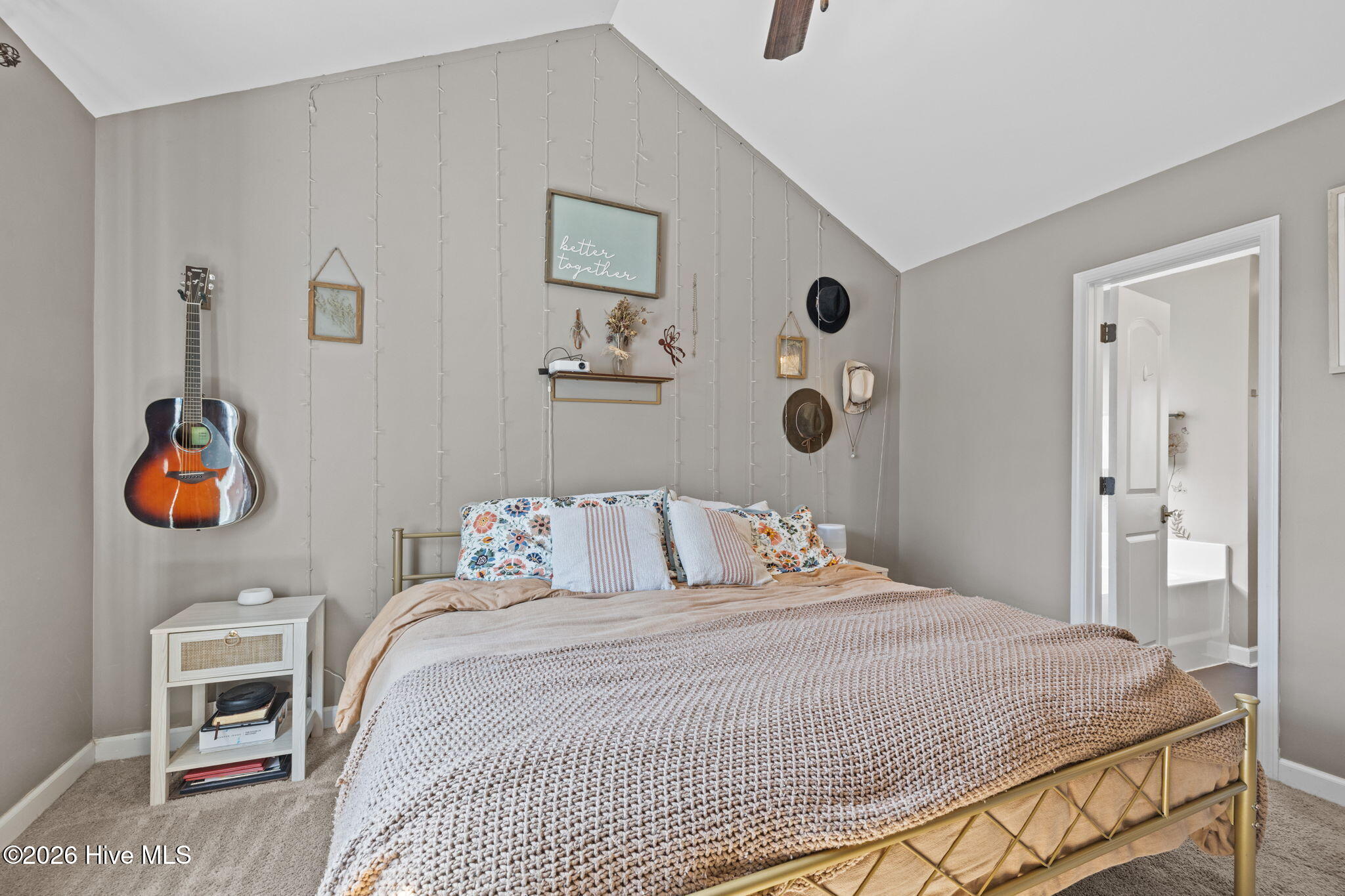 100558227 | Photo 20