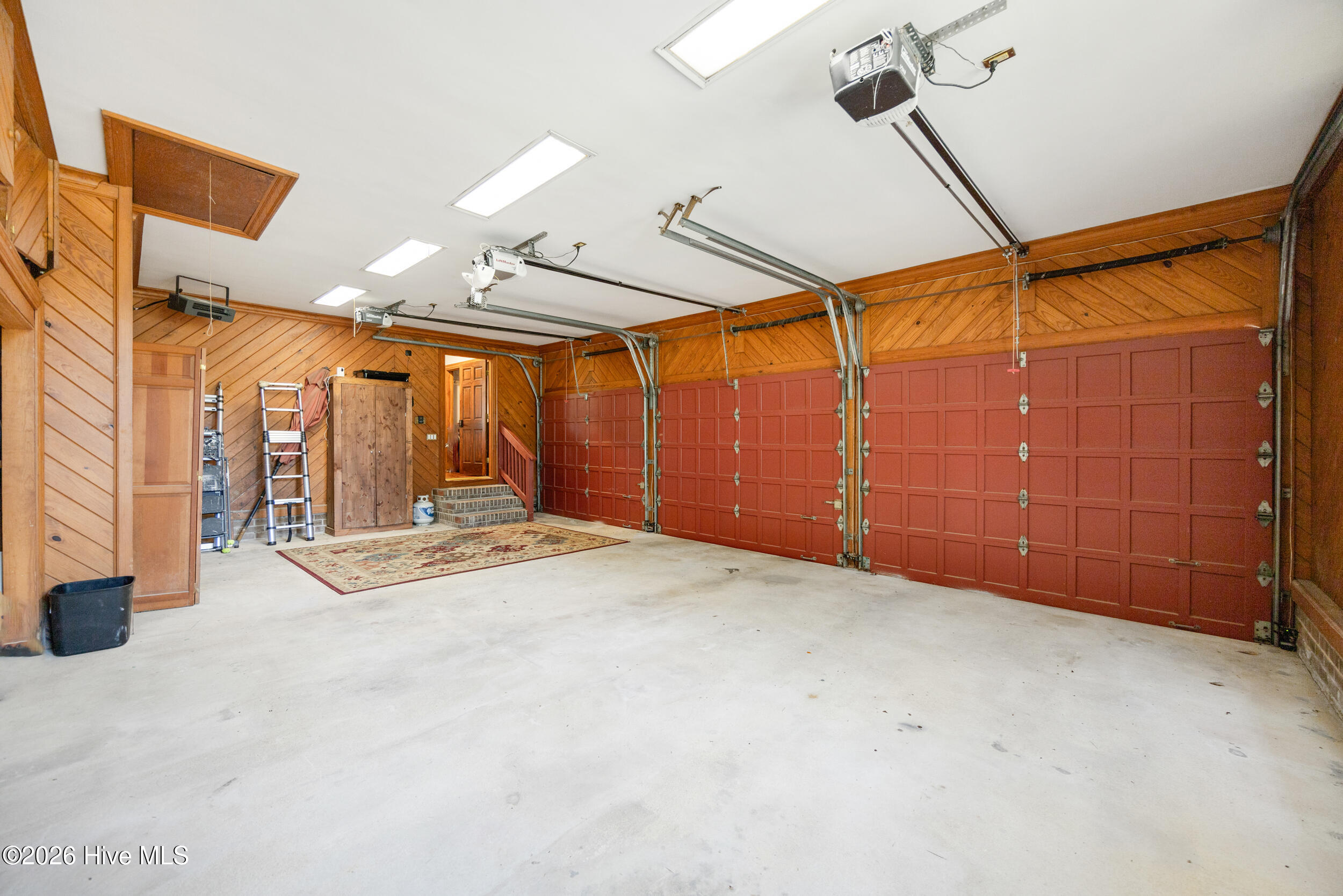 039 ccd 260504 garage 2