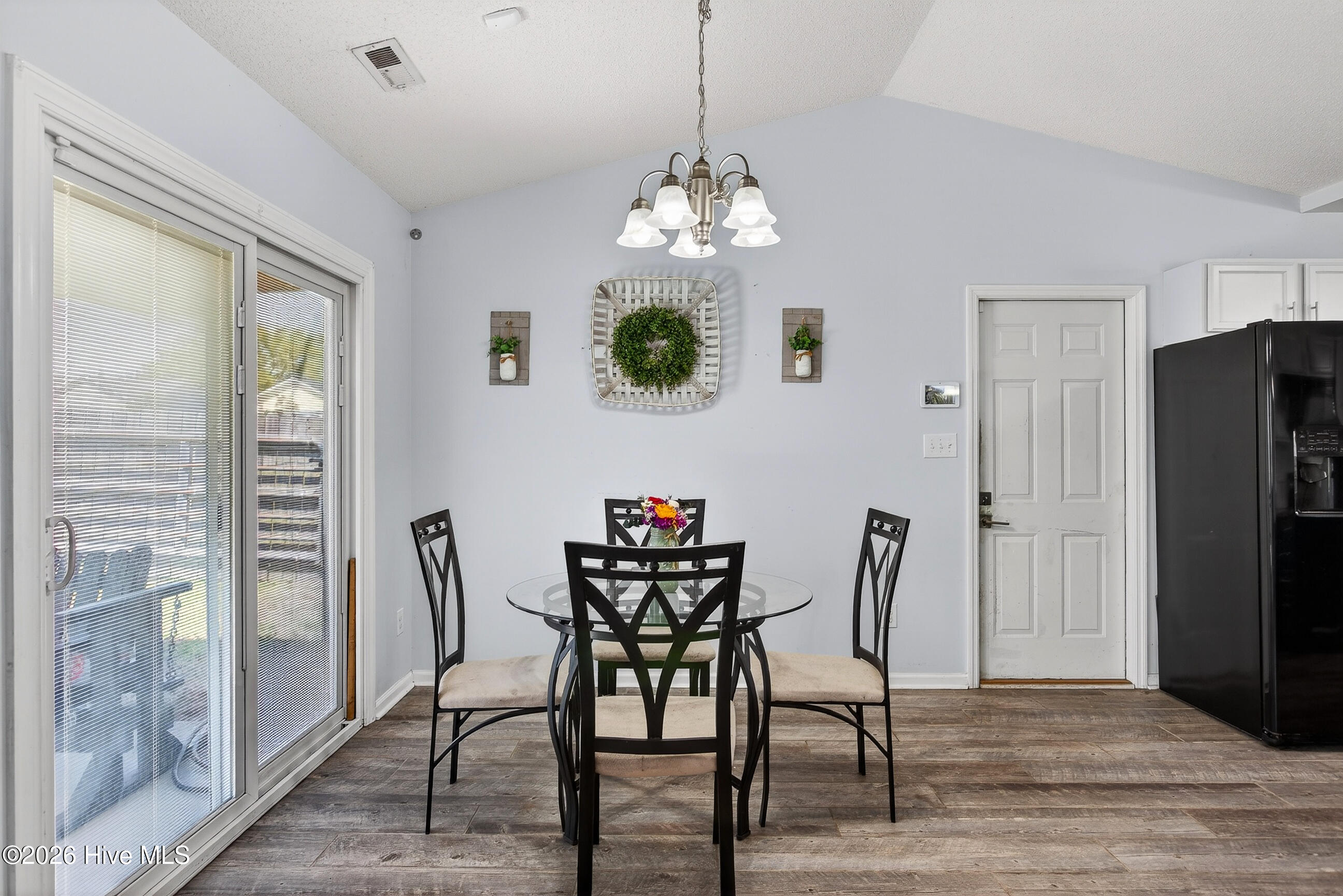 100566610 | Photo 11