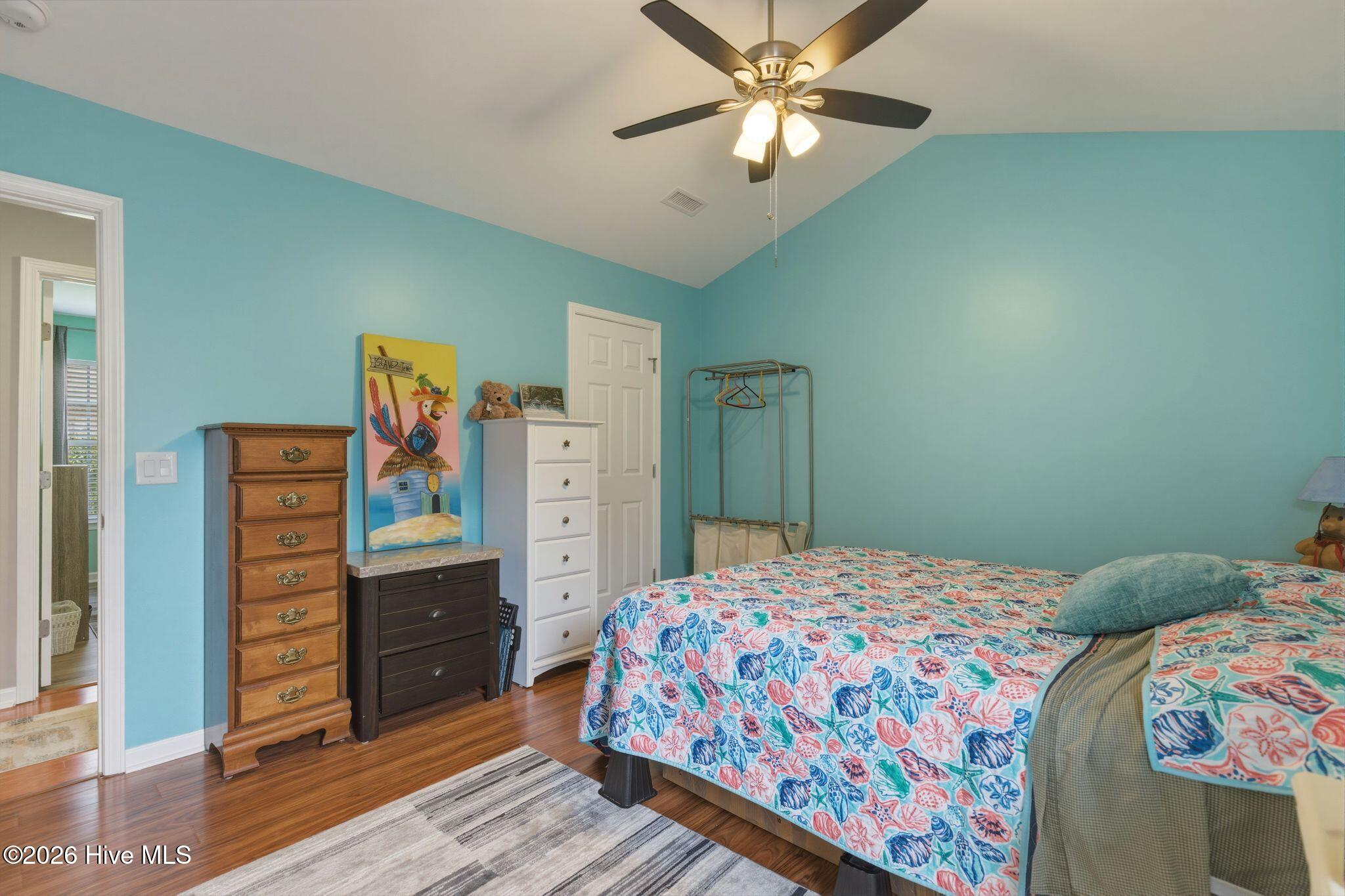 100562686 | Photo 22