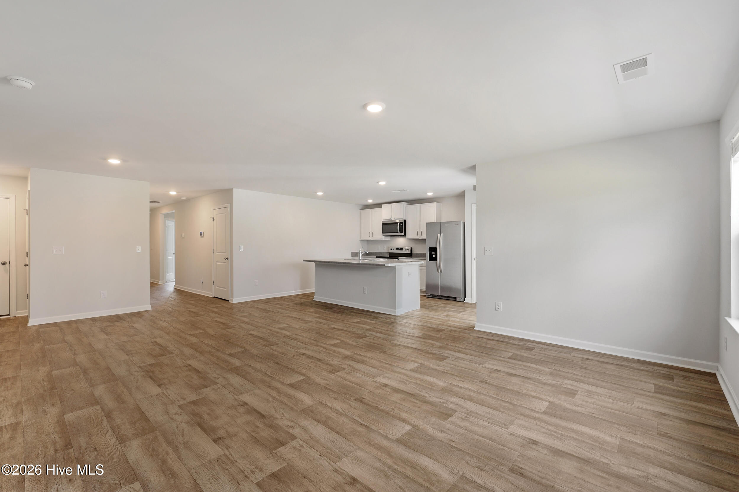 100563089 | Photo 10