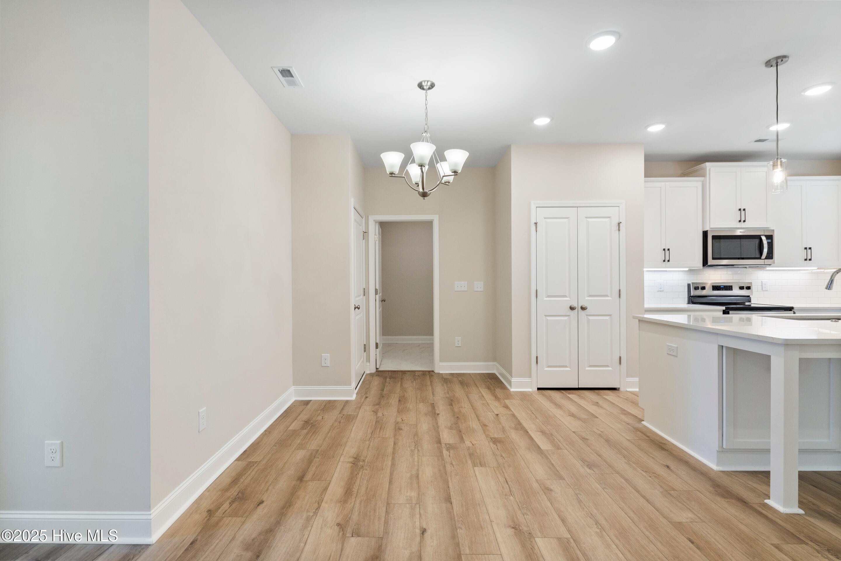 100543354 | Photo 29