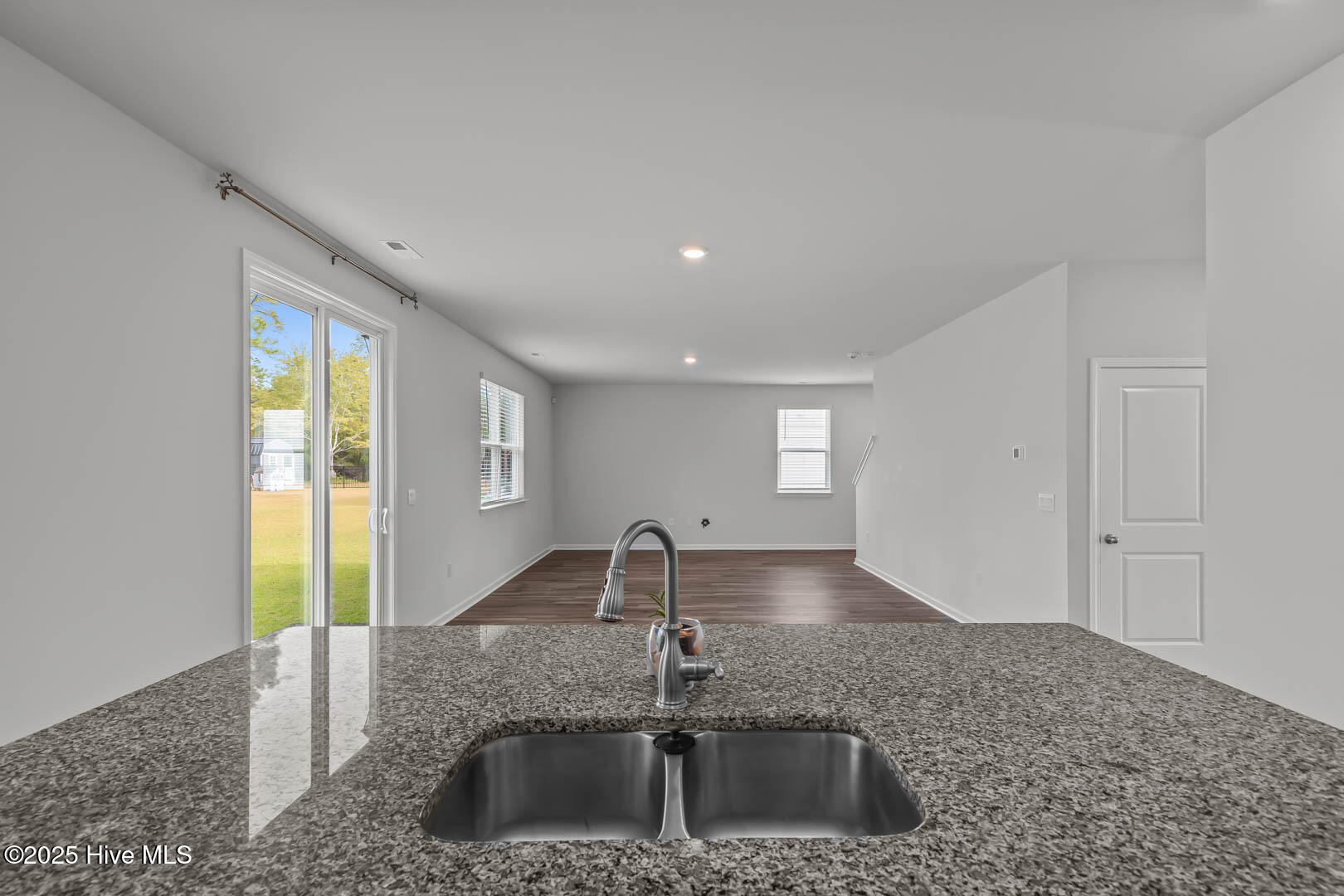 100538929 | Photo 18