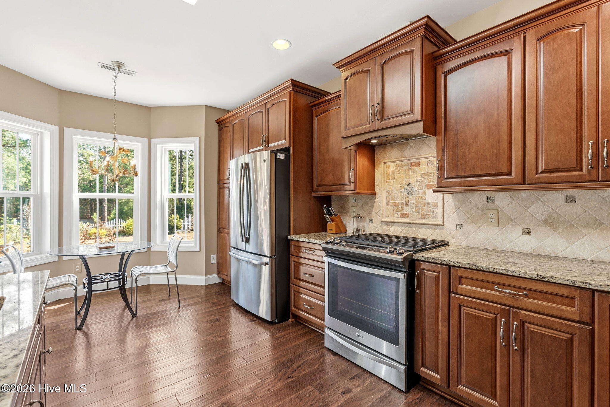 100560327 | Photo 11