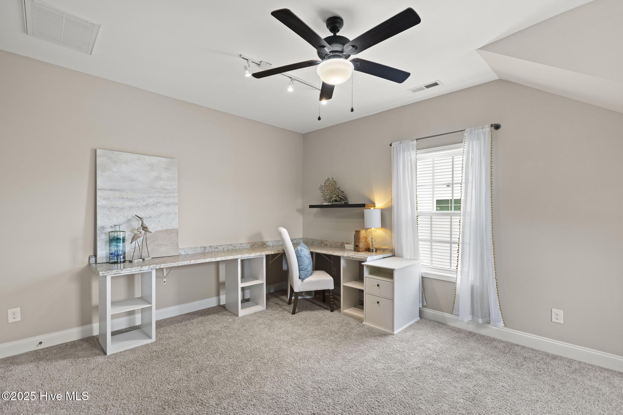 100543084 | Photo 32