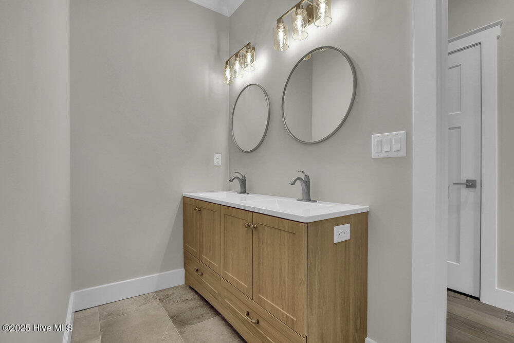 100509859 | Photo 27