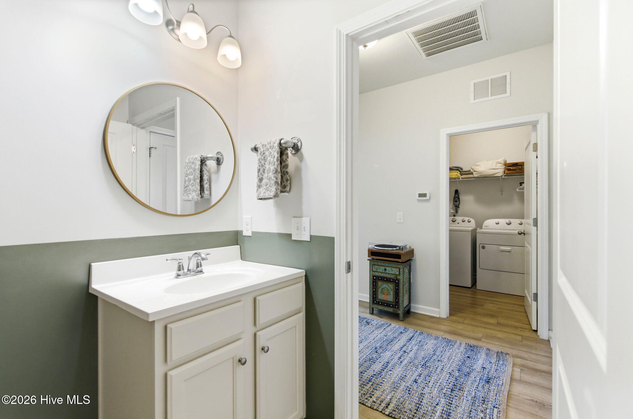 100566850 | Photo 20