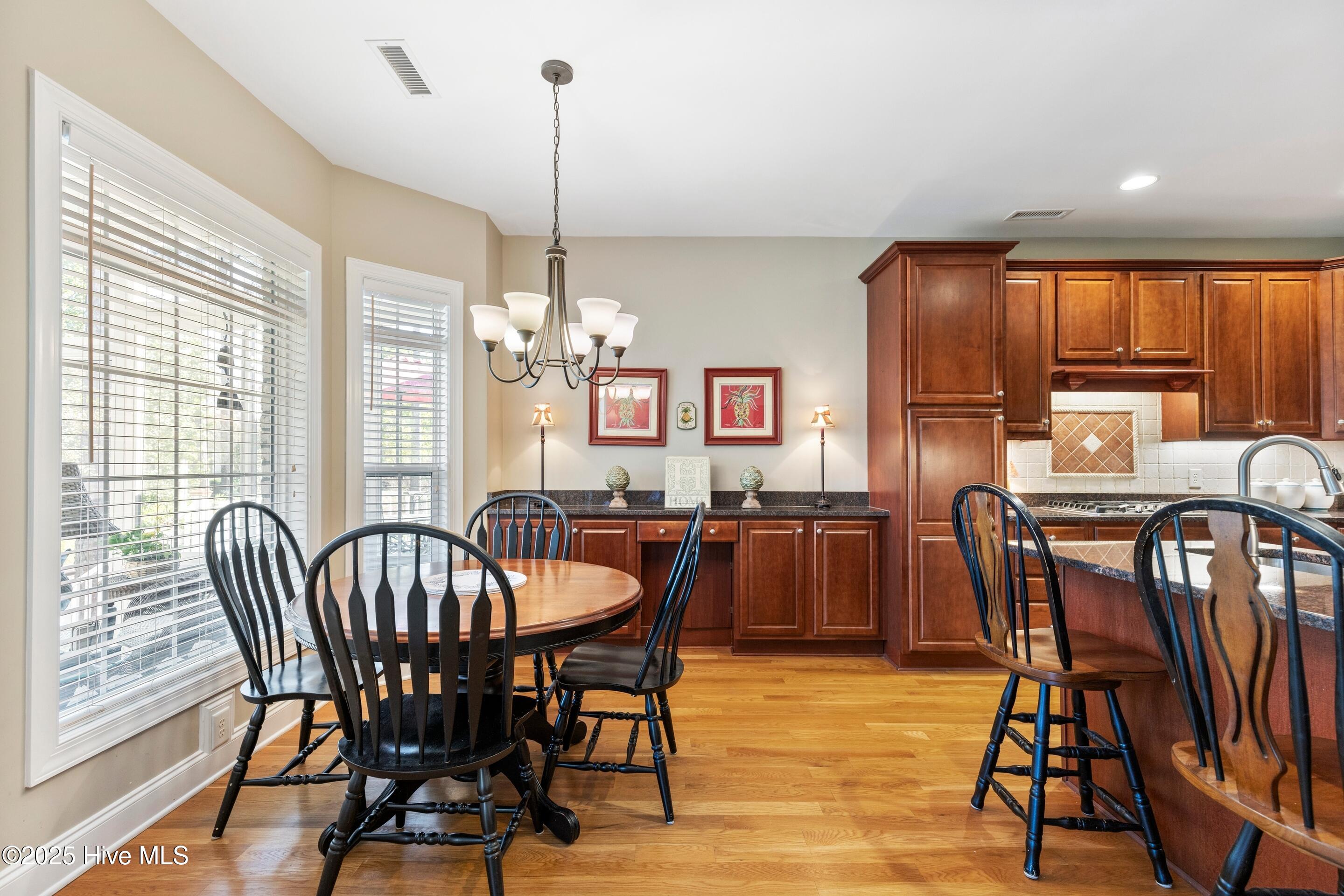 100538376 | Photo 20