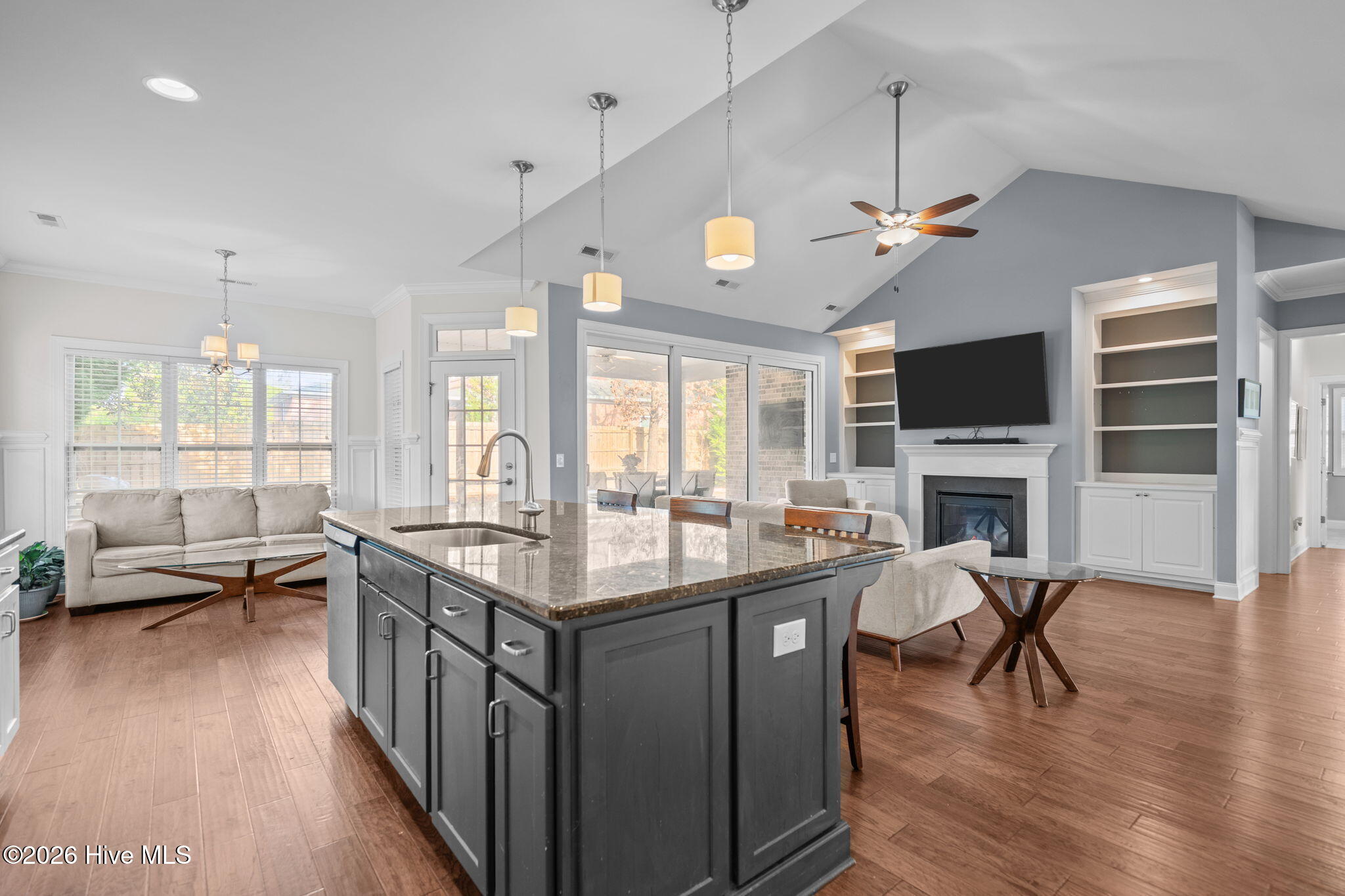 100548137 | Photo 21