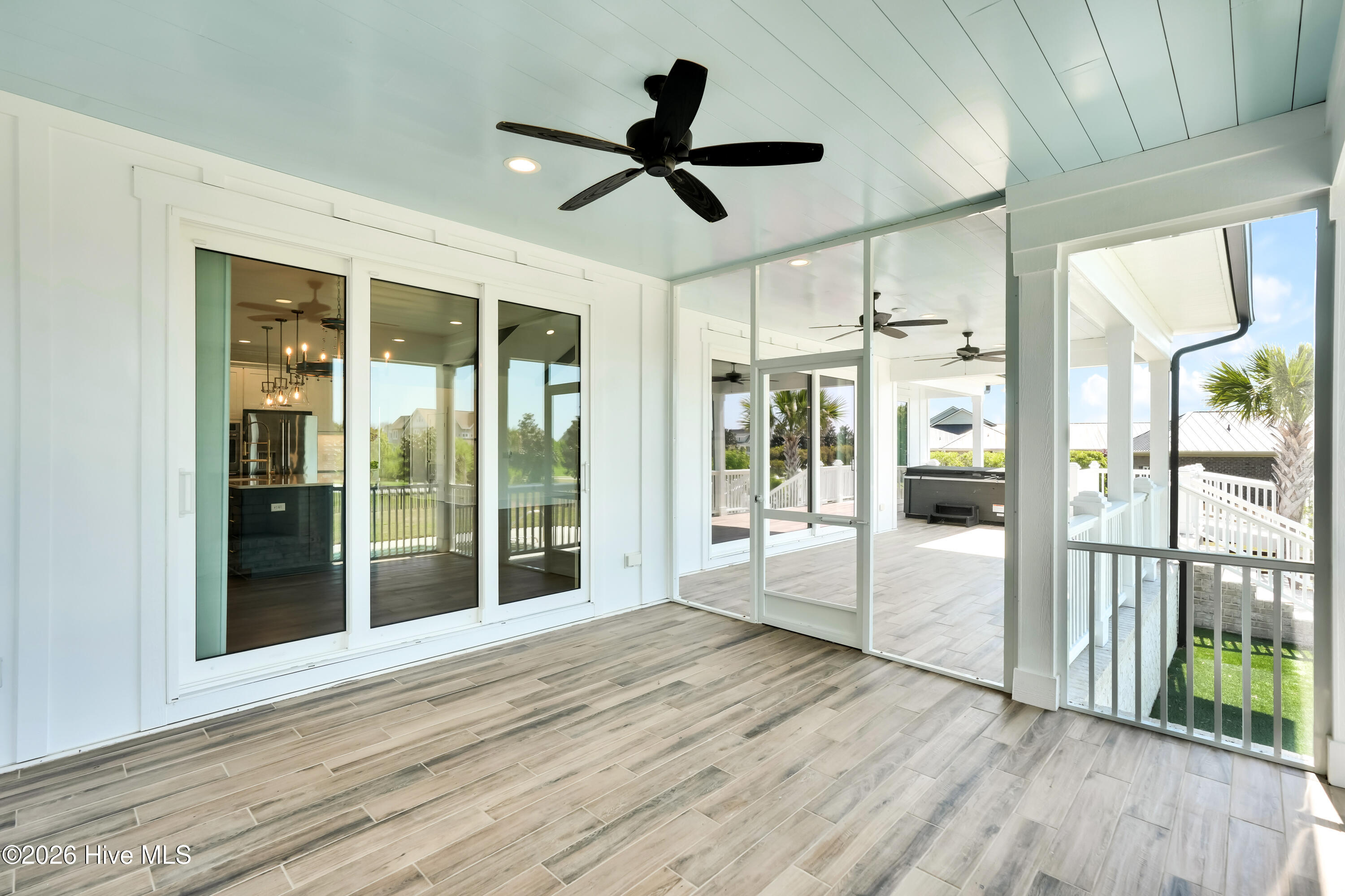 100567914 | Photo 49