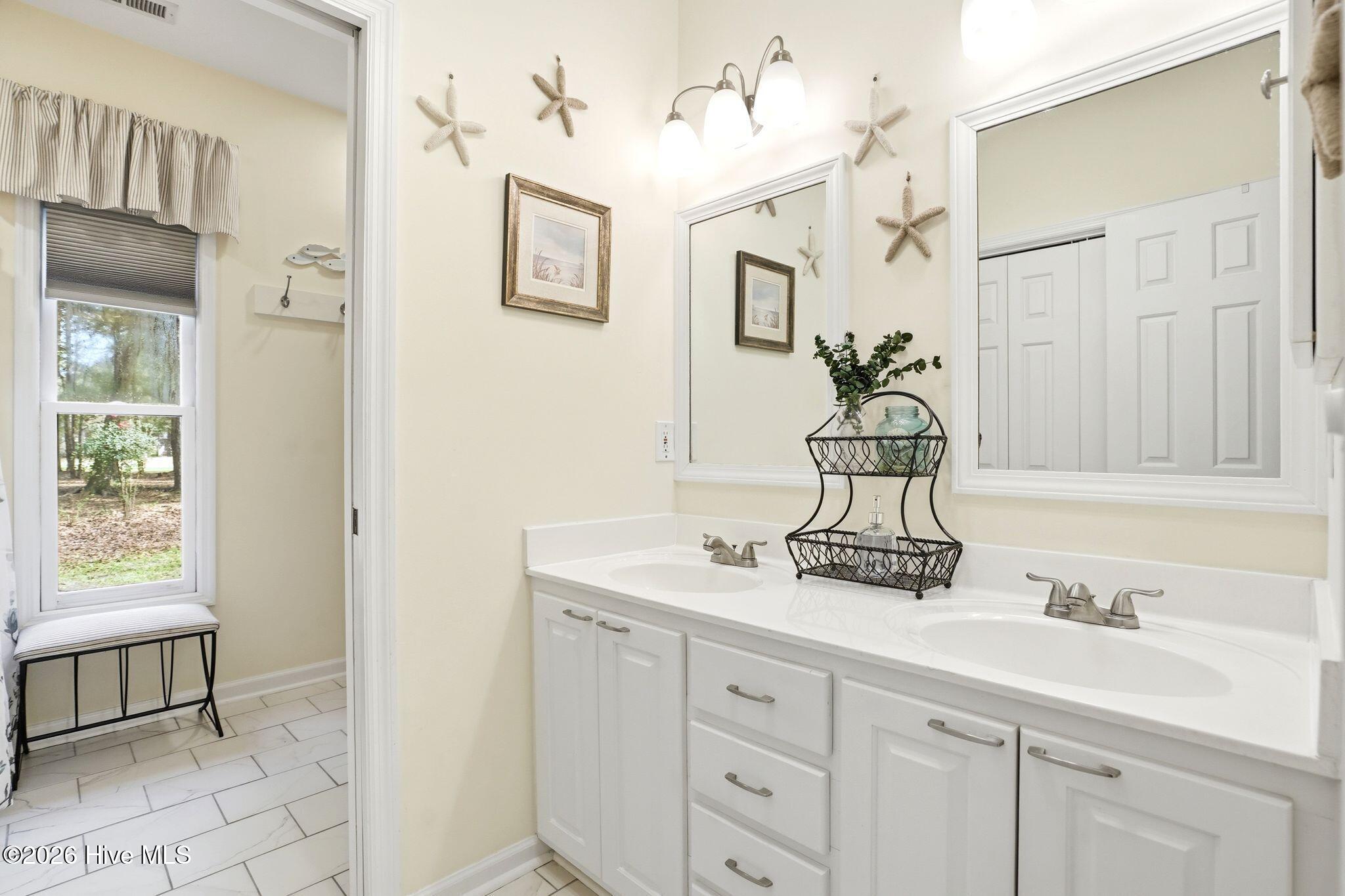 100562412 | Photo 38