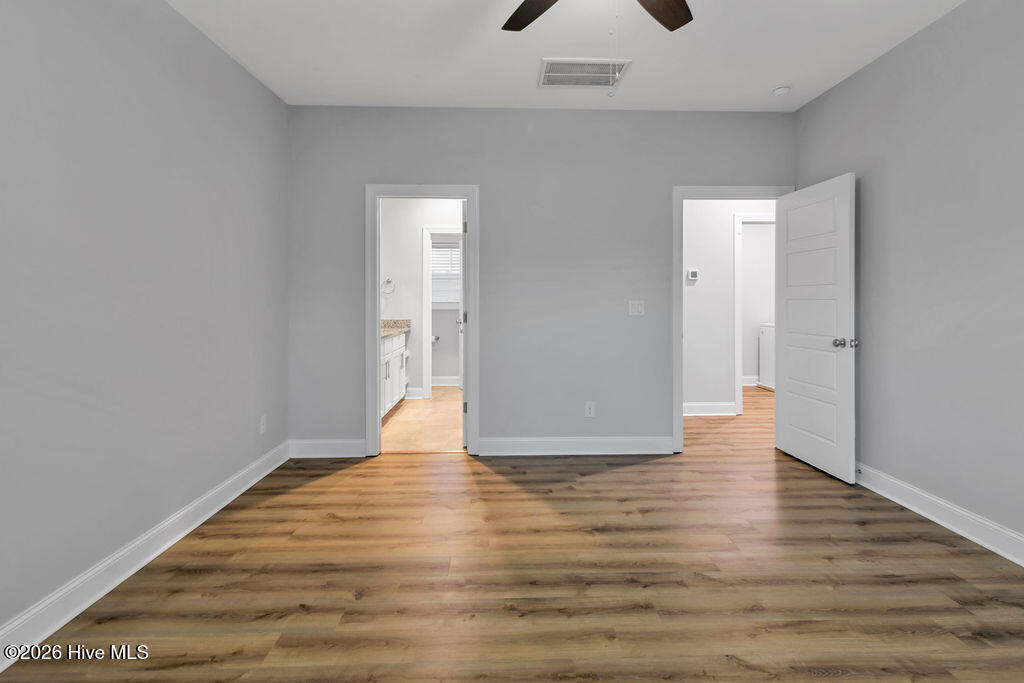 100548703 | Photo 25