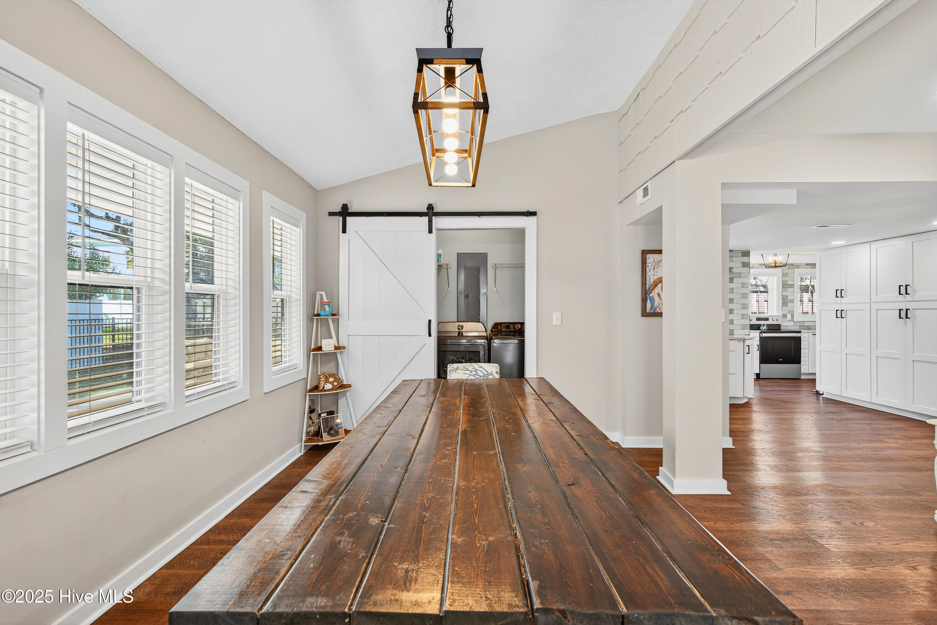 100537887 | Photo 21