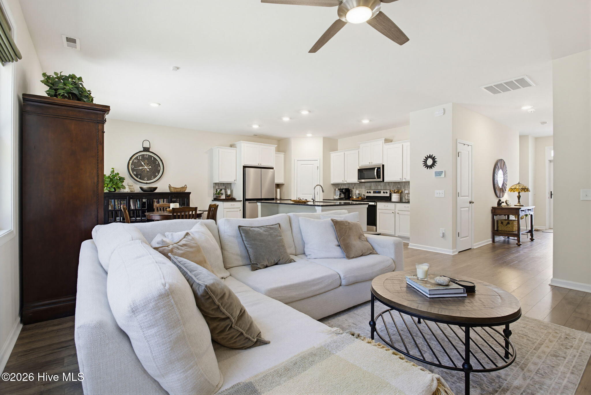 100569324 | Photo 13