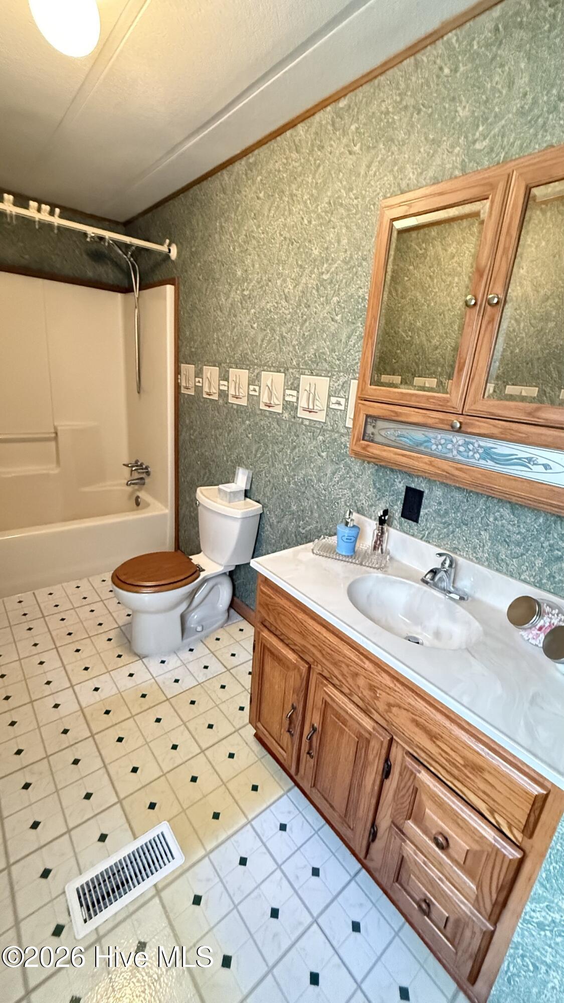 100551820 | Photo 14