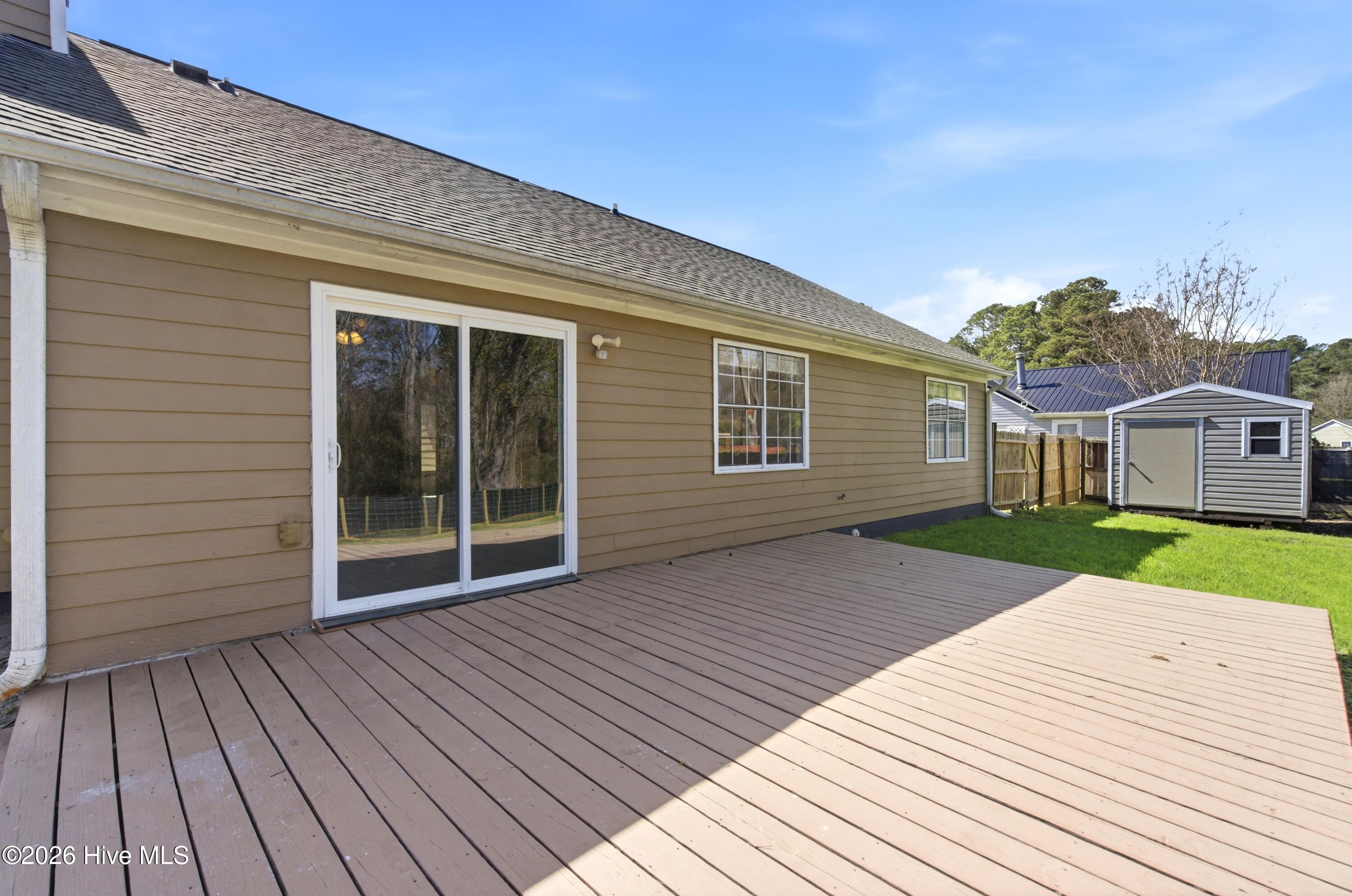 100561176 | Photo 43