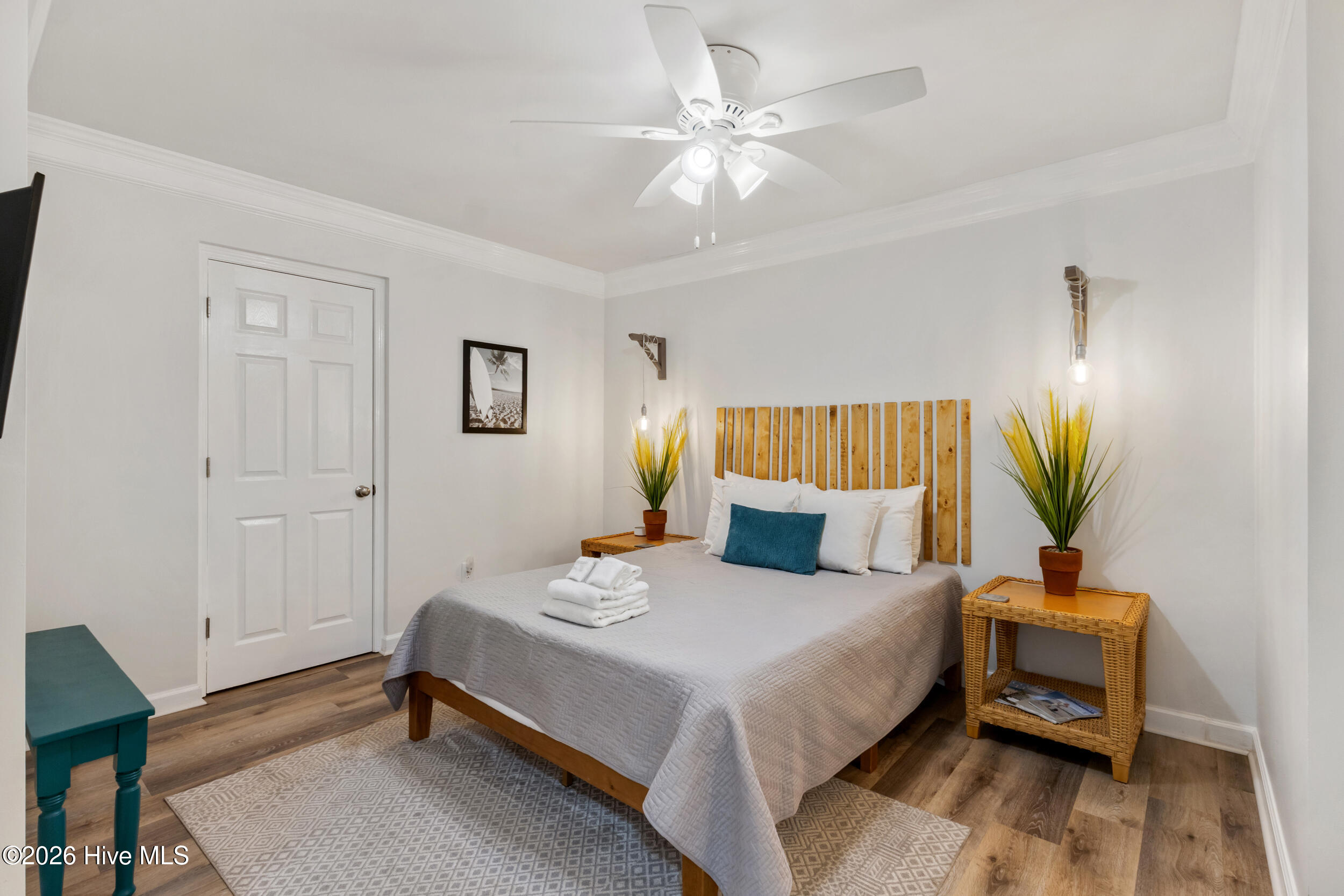 100565367 | Photo 23