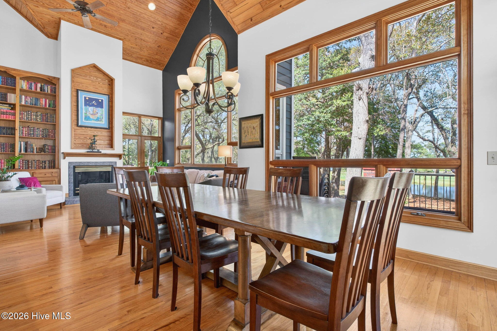 100564885 | Photo 15