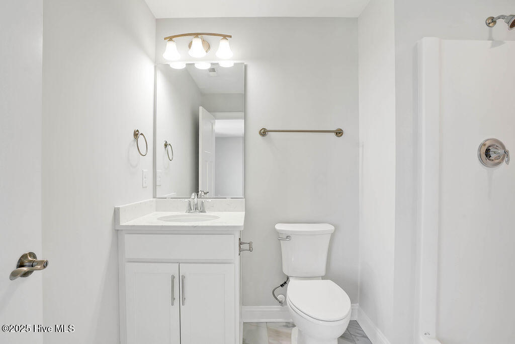 100461561 | Photo 25