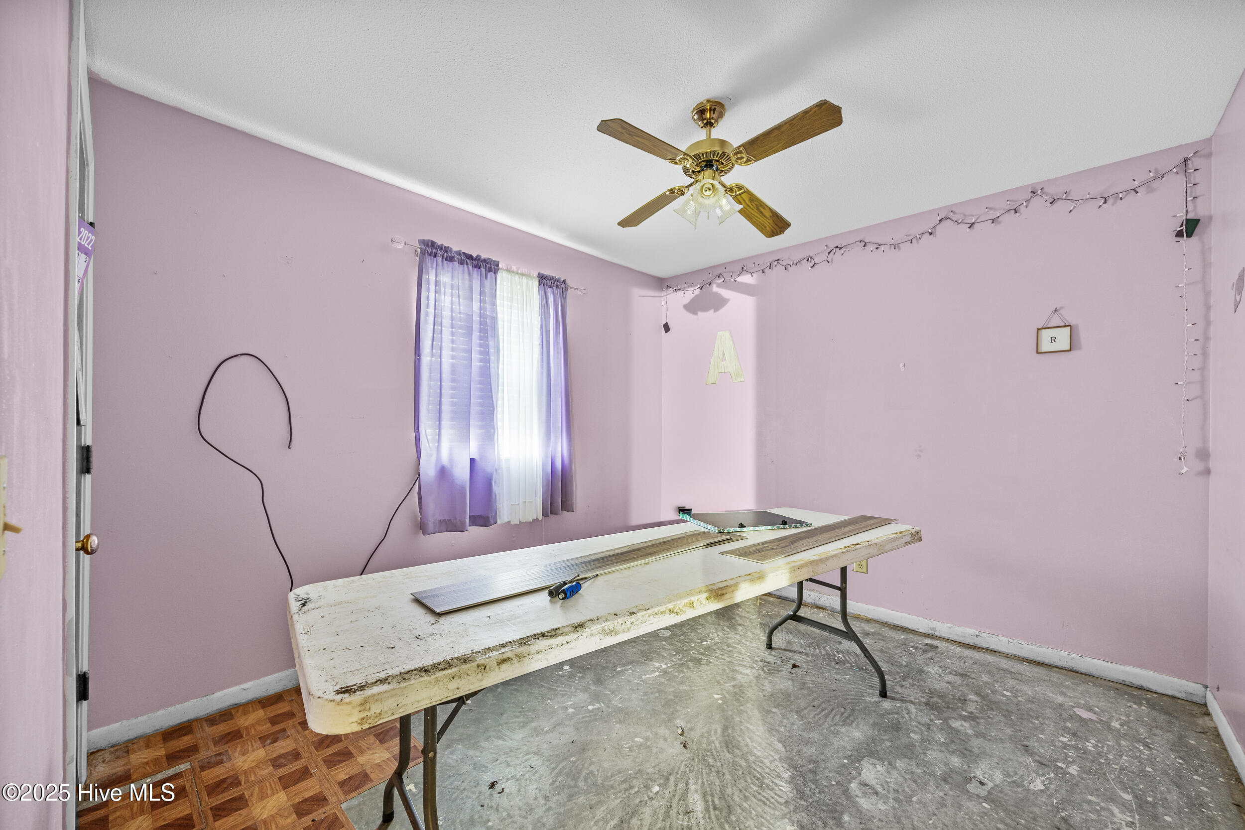 100530217 | Photo 24