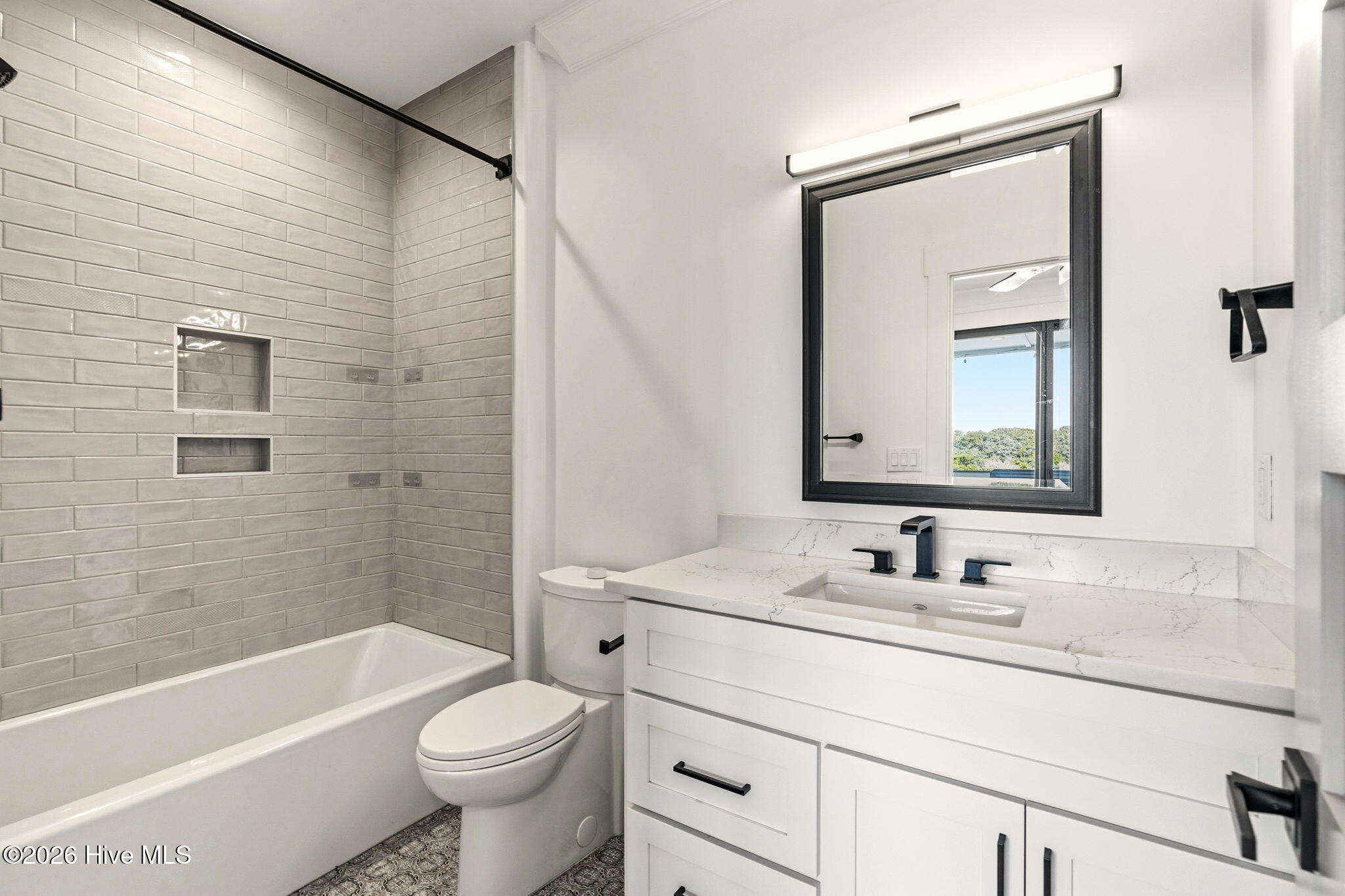 100557252 | Photo 42