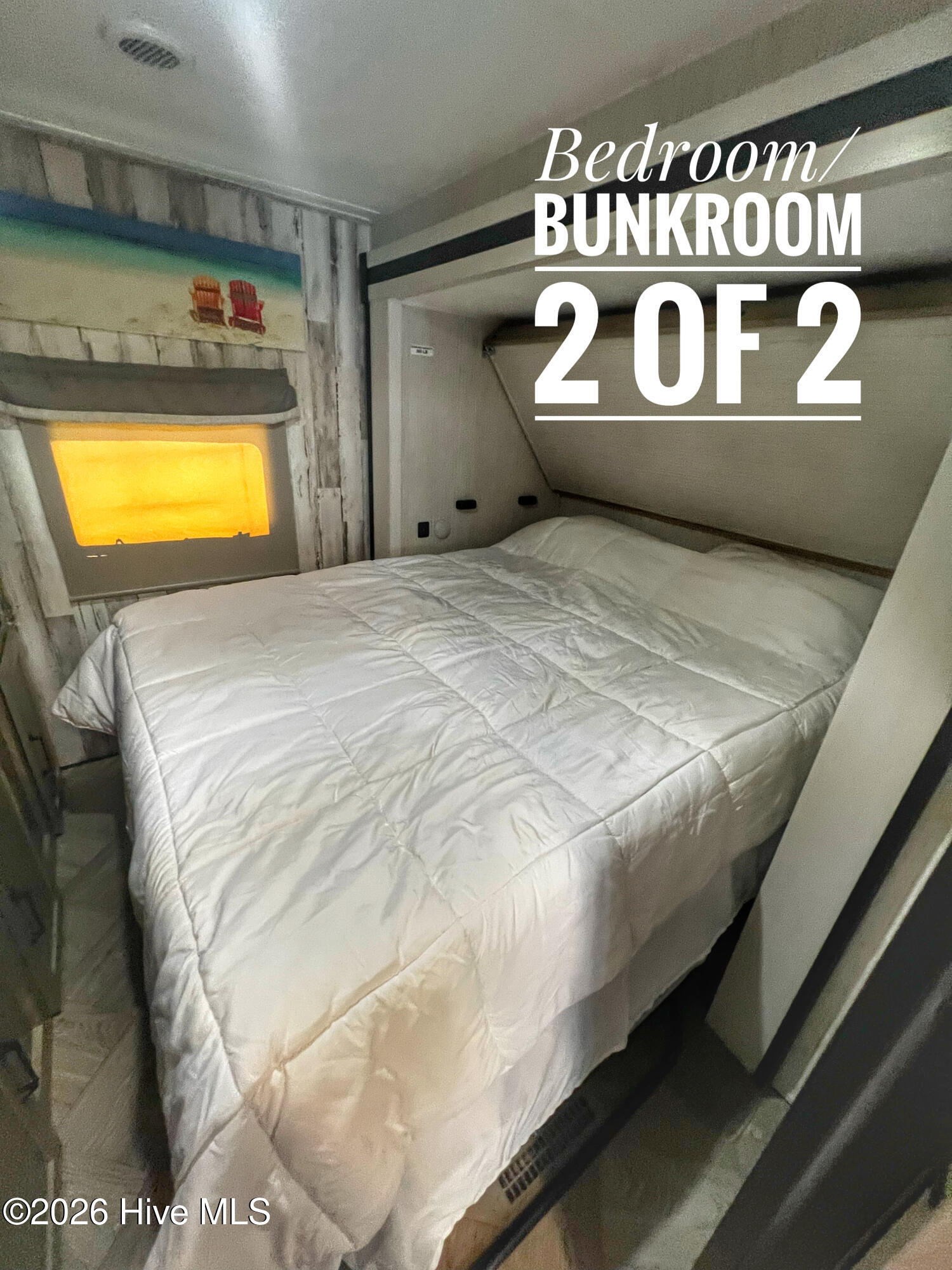 100562854 | Photo 14