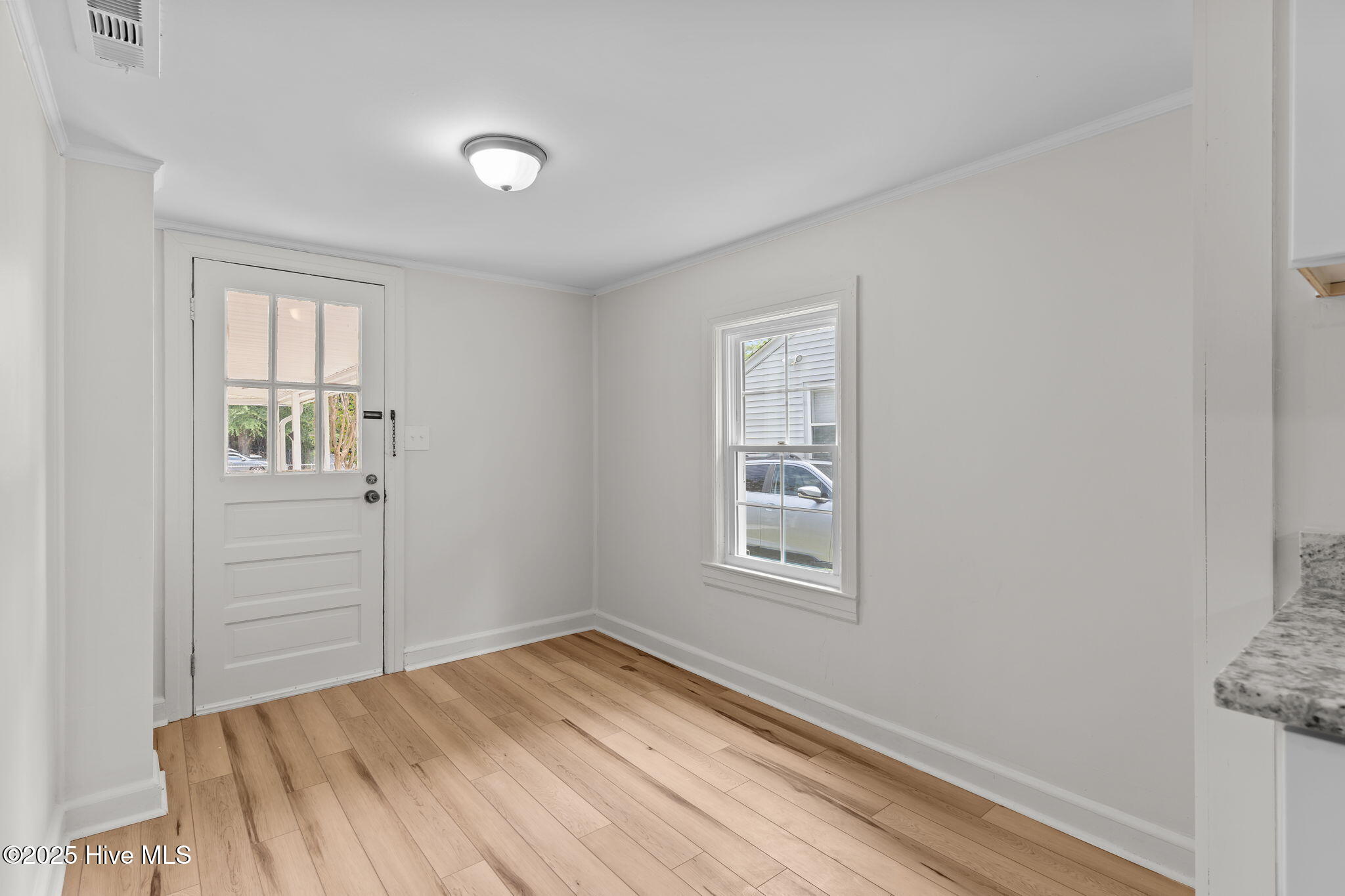 100556871 | Photo 16