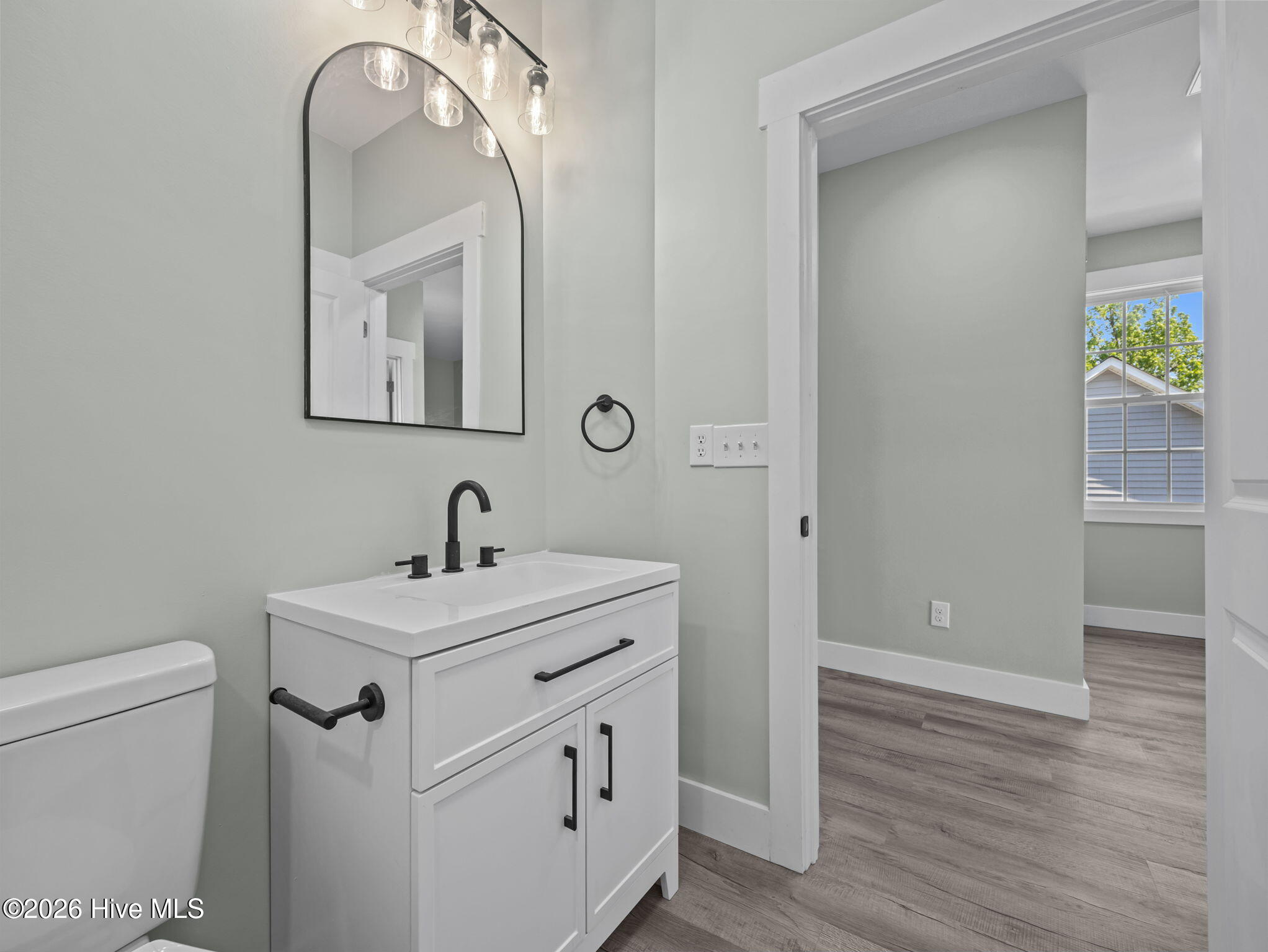 100566341 | Photo 56