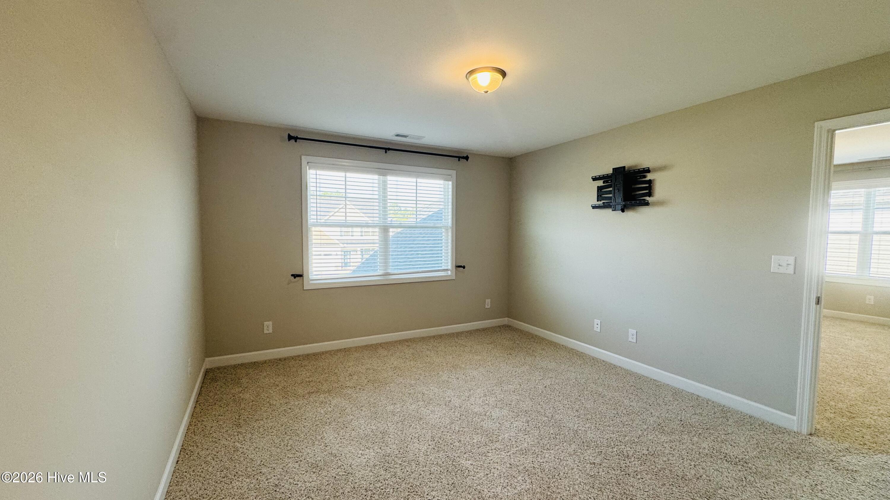 100562779 | Photo 32