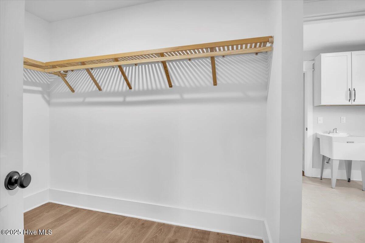 100523445 | Photo 44